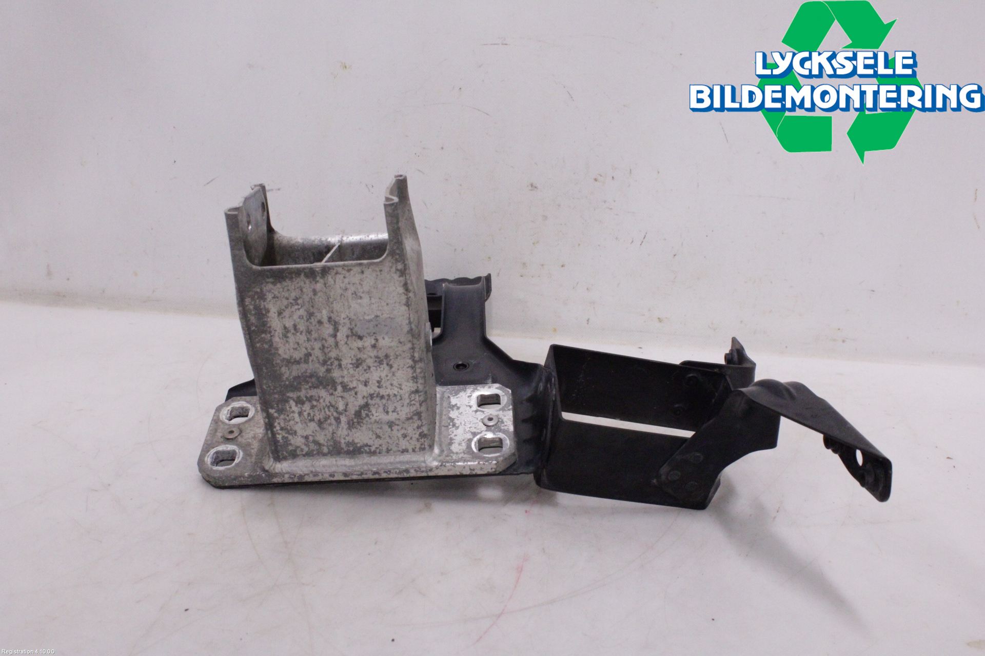 BMW 5 E60/61 Sed/Tou 02-10 Stötfångarbärjärn Fram