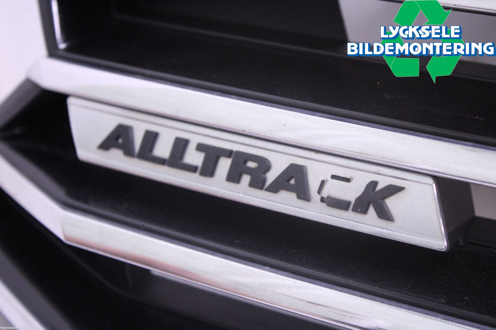 Volkswagen VW PASSAT 15-19 Grill Komp