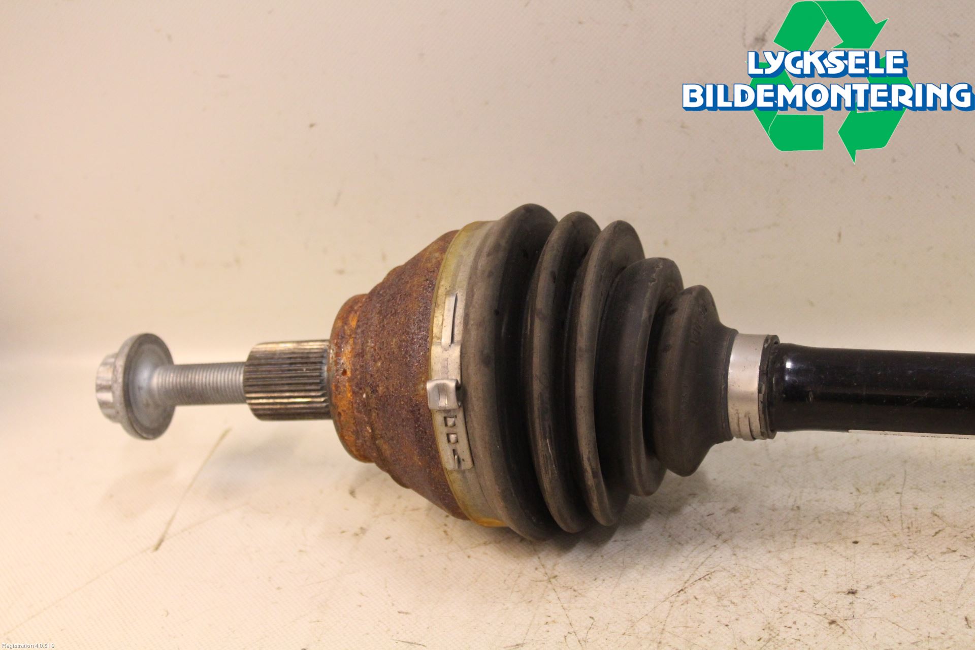 Volkswagen VW PASSAT 15-19 Drivaxel Fram Vänster