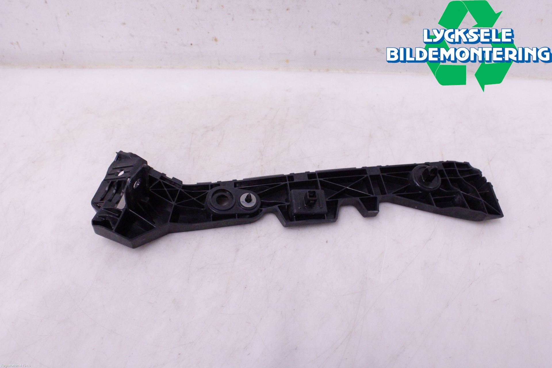 Mazda 3 III 14-19 Stötfångarfäste Bak Hö