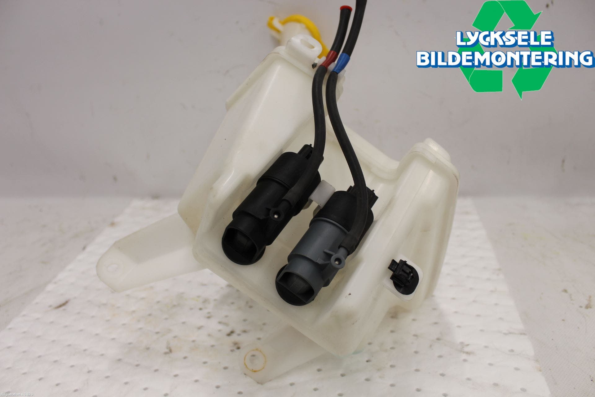 Toyota YARIS XP130 15-20 Spolartank Vindruta