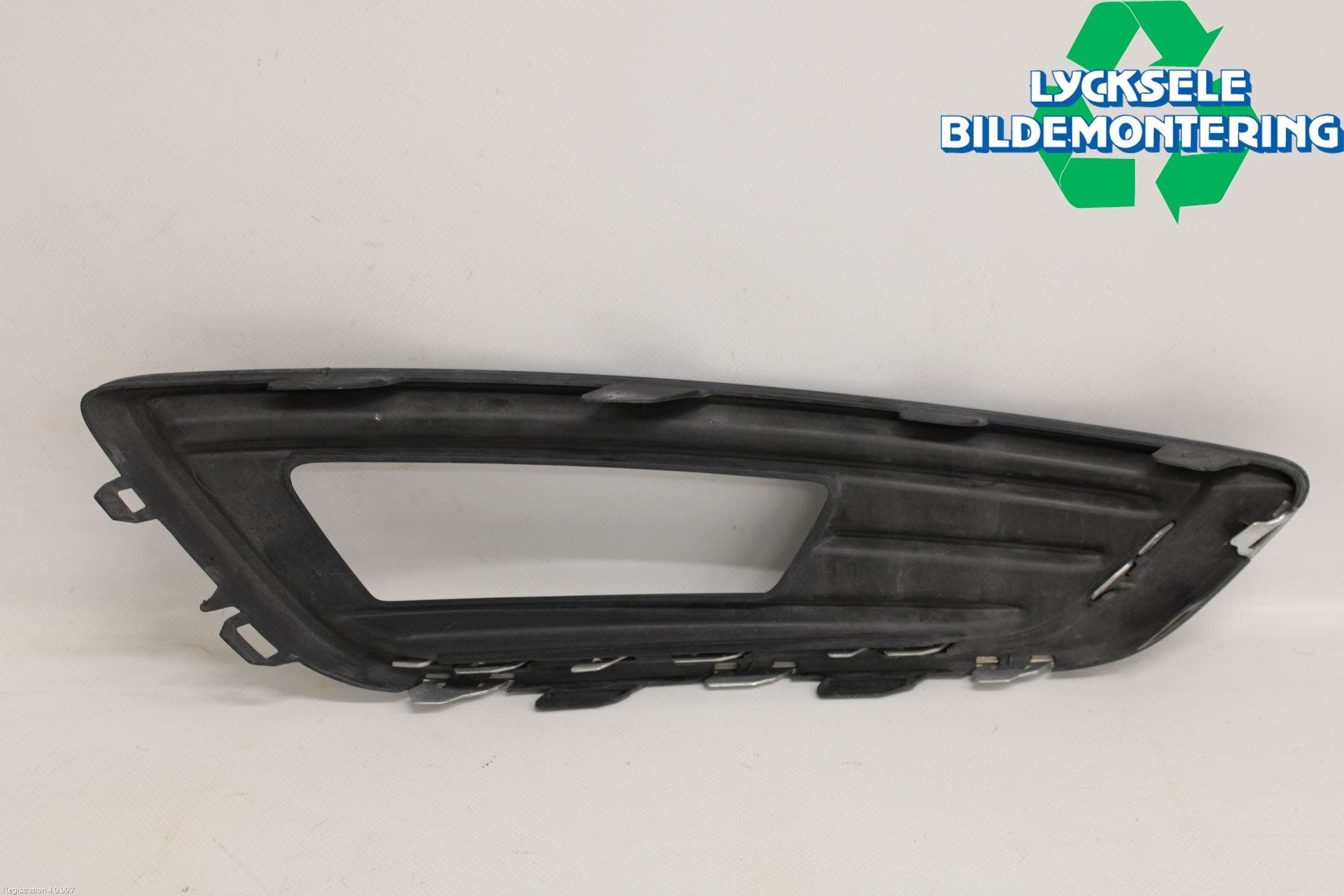 Ford FOCUS 15-18 Dimljussarg Fram