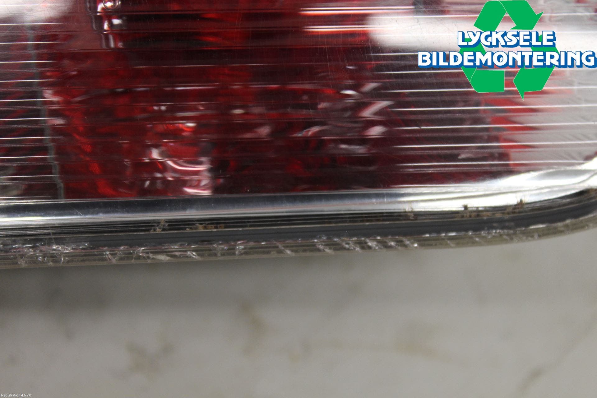 Toyota AVENSIS 09-15 Bakljus Lucka Vä