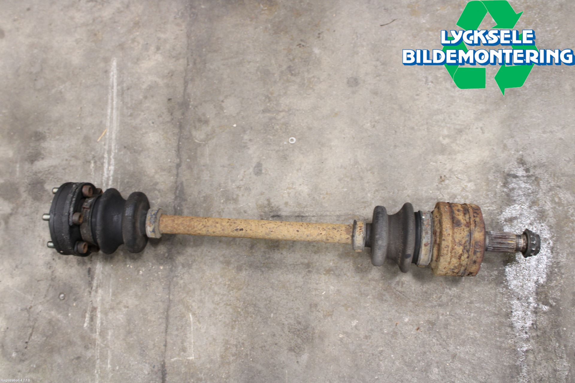 Mercedes-Benz MB 190    (W201) 82-93 Drivaxel Bak Vänster