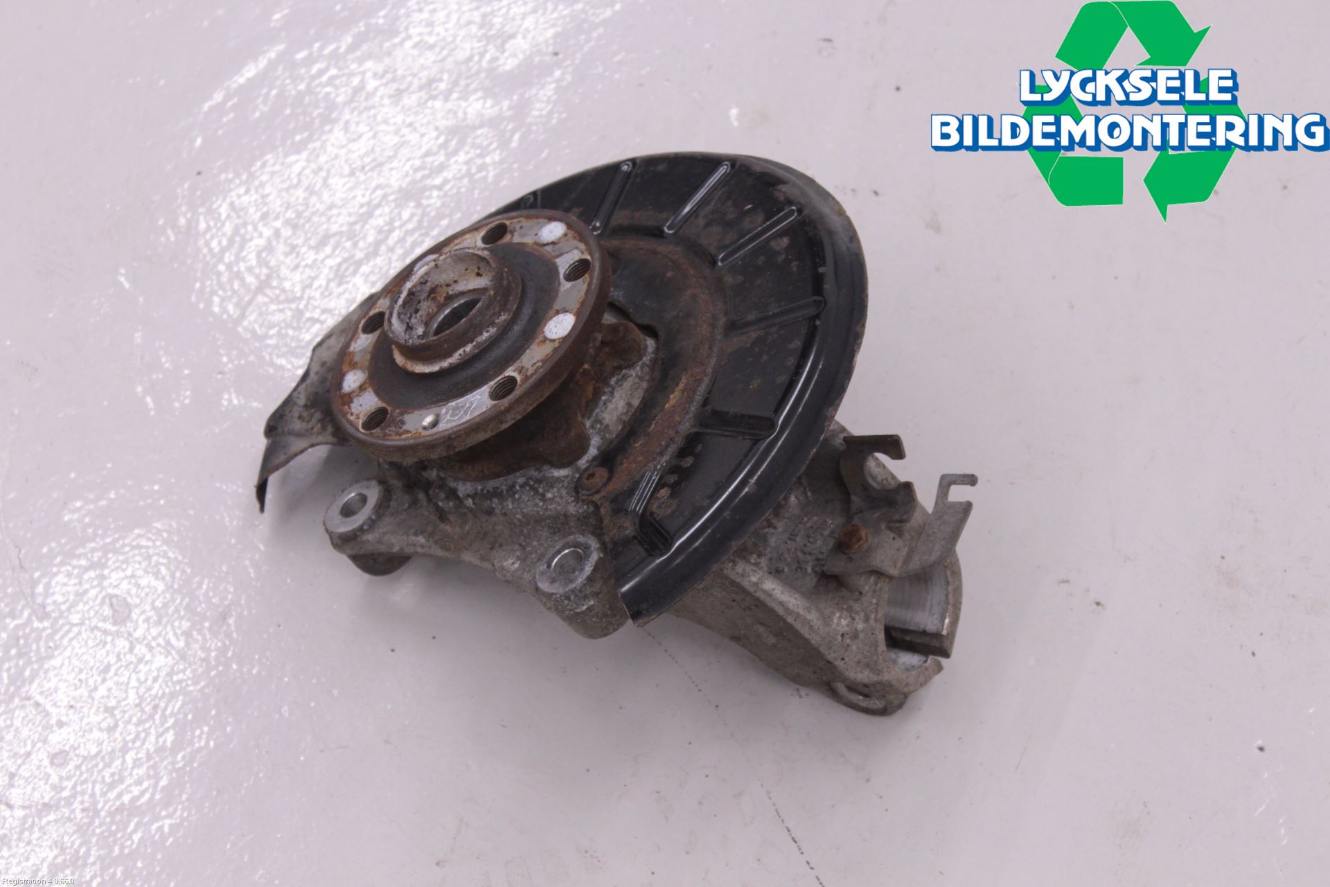 Volkswagen VW PASSAT 11-14 Styrspindel Lagerhus Hö