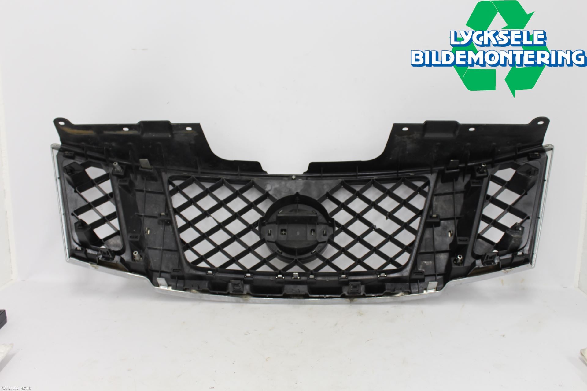Nissan NAVARA 05-16 Grill-Galler