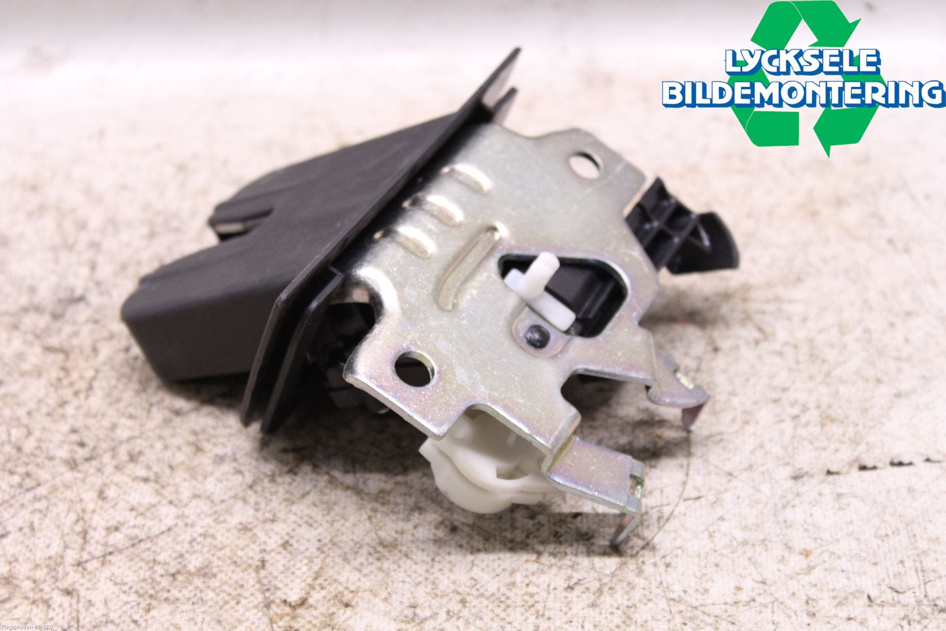 Audi A4/S4 B9 16-19 Låskista Baklucka