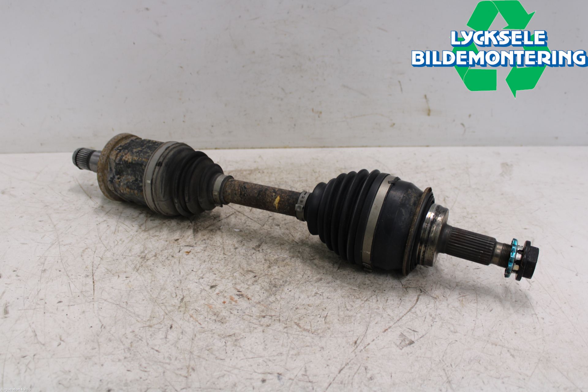 Toyota HILUX 16- Drivaxel Fram Höger