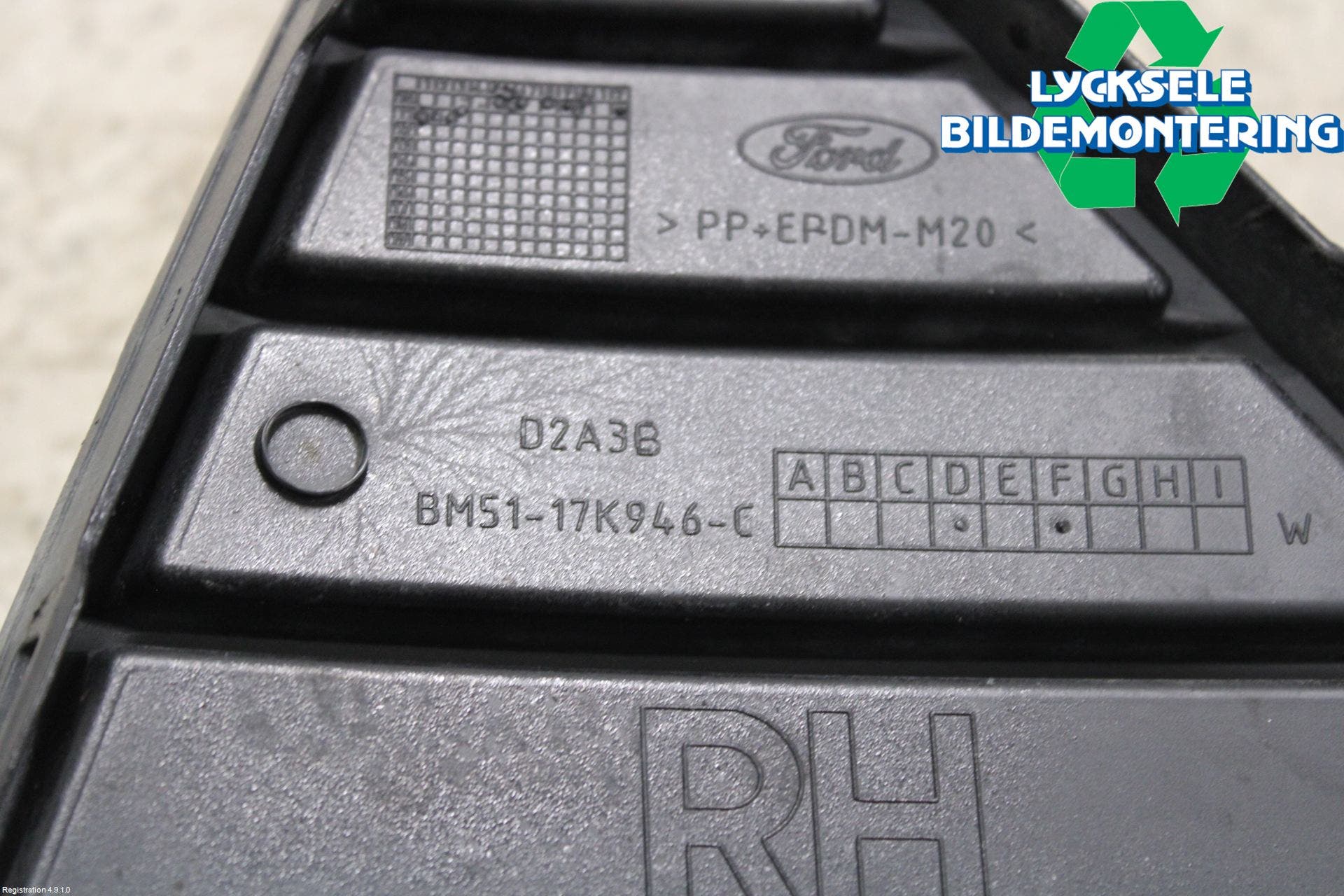 Ford FOCUS 11-14 Grilldel Höger