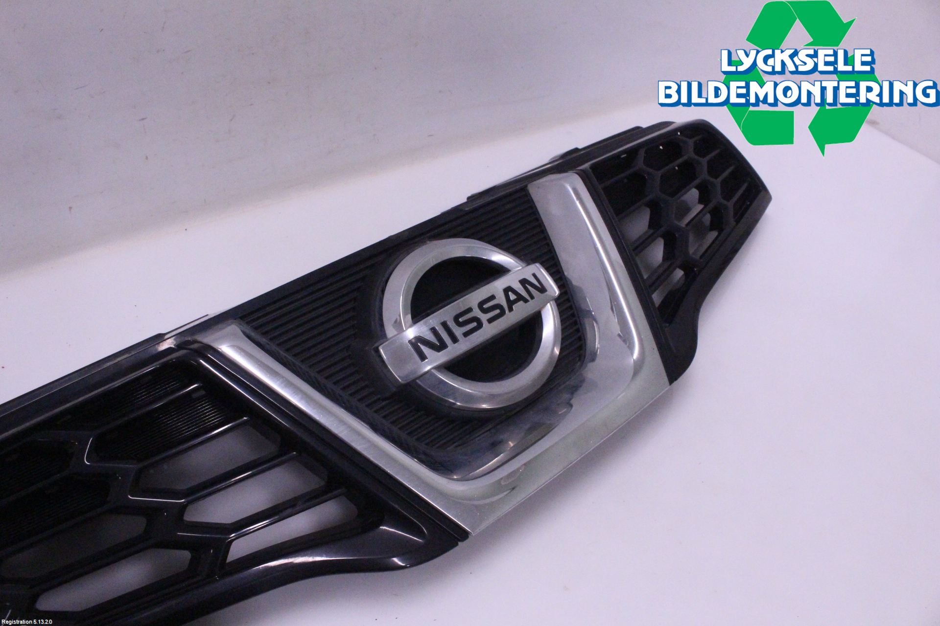 Nissan QASHQAI+2  10-14 Grill Komp