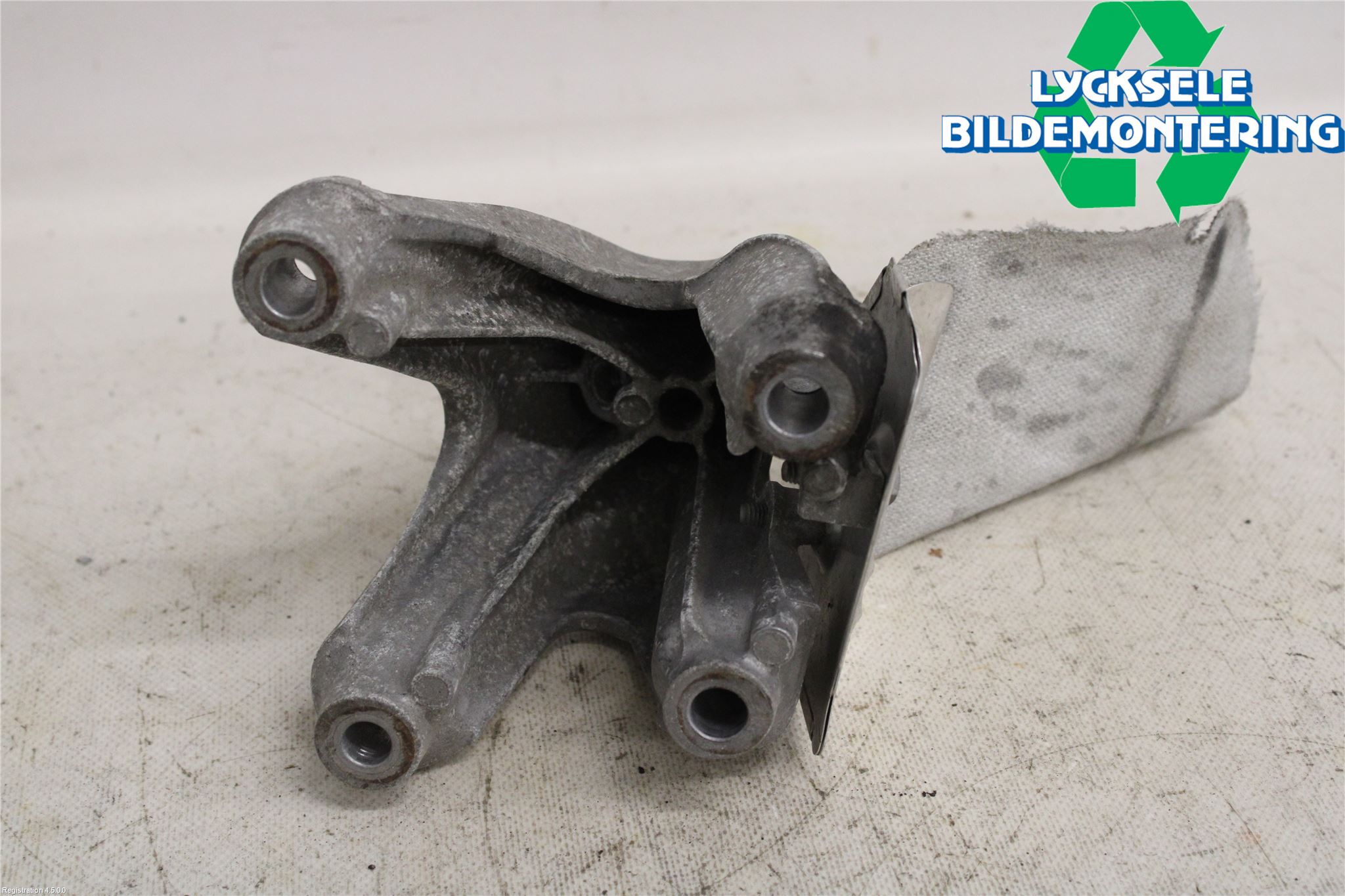 Audi A6 ALLROAD 12-18 Motorfäste