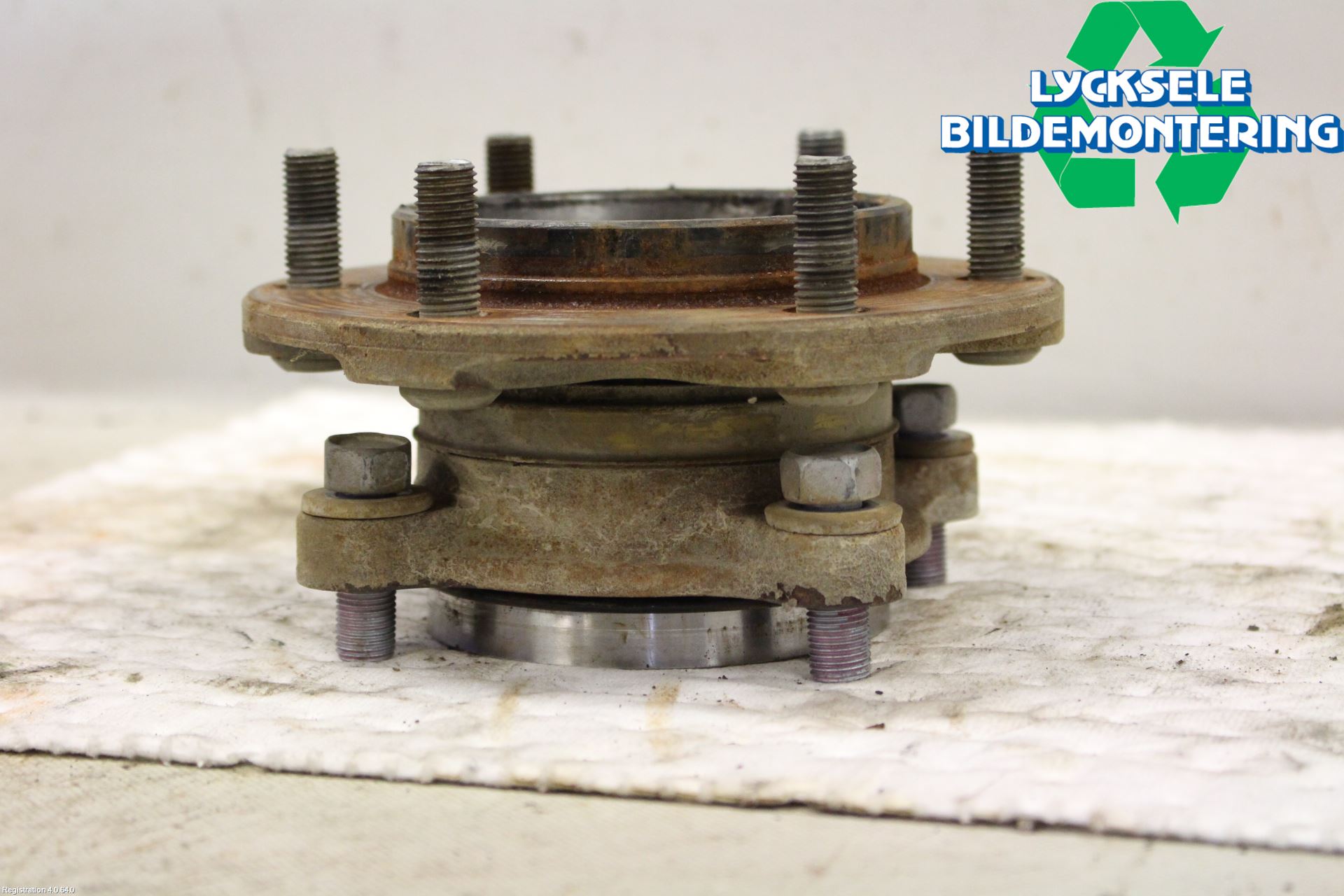 Toyota HILUX 16- Nav Fram