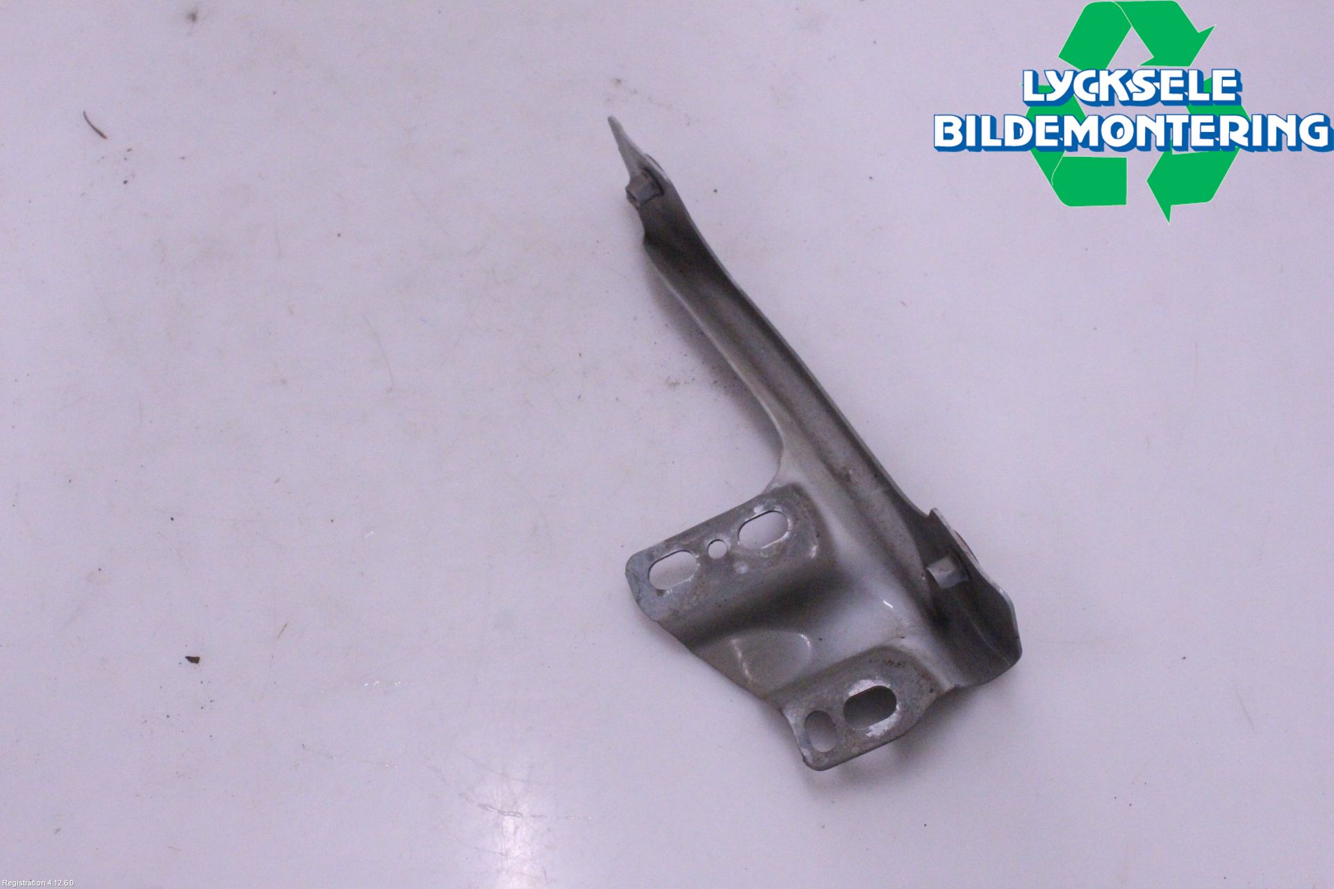 Volkswagen VW TIGUAN 16-24 Skärmfäste Fram Hö