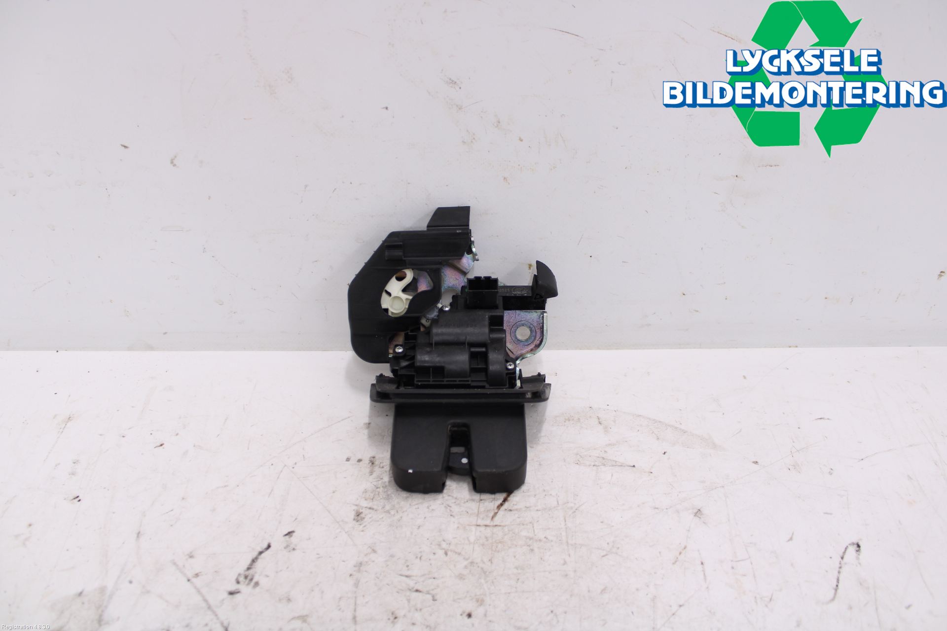 Audi A6 ALLROAD 12-18 Låskista Baklucka