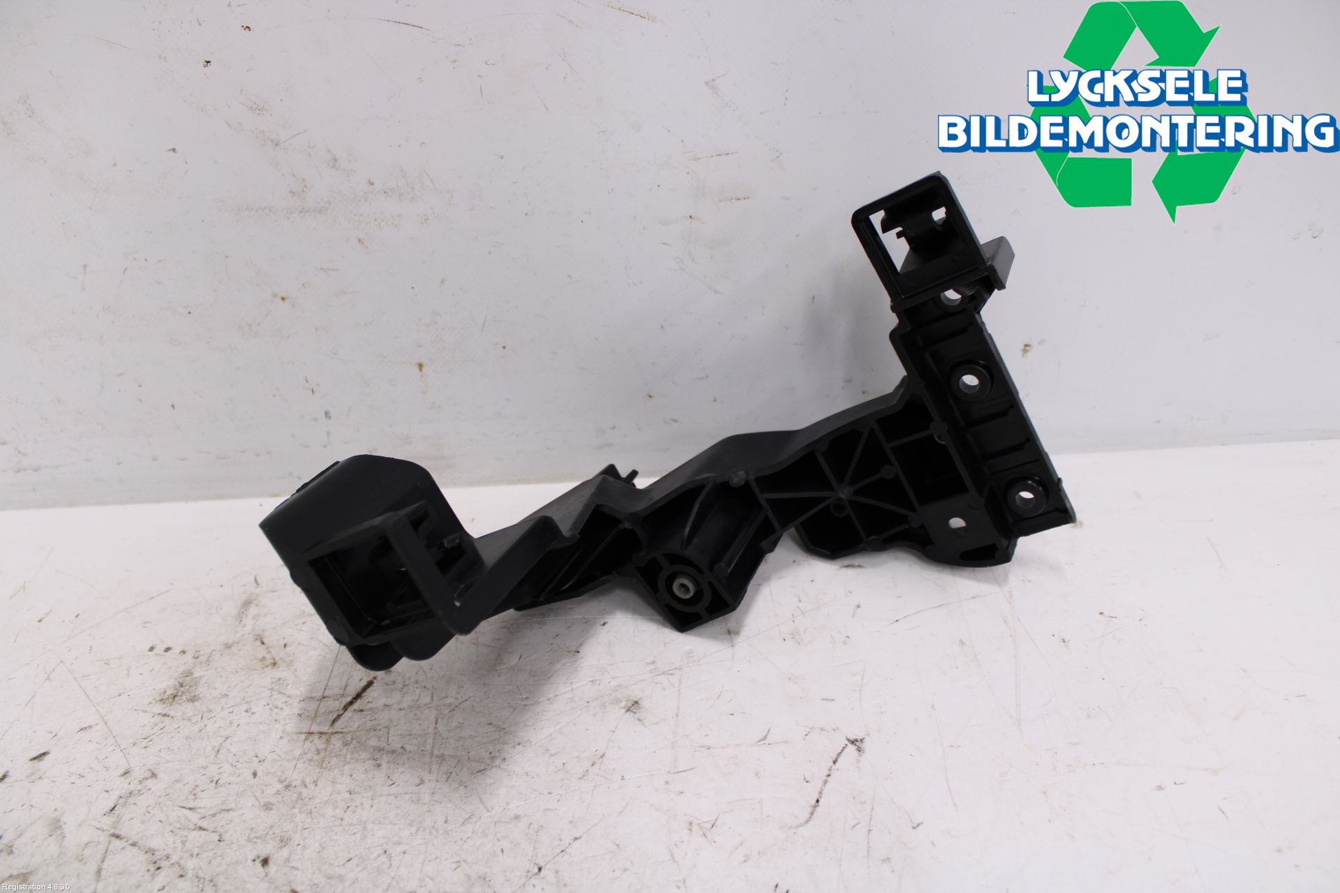 Kia CEED 12-18 Strålkast Fästsarg