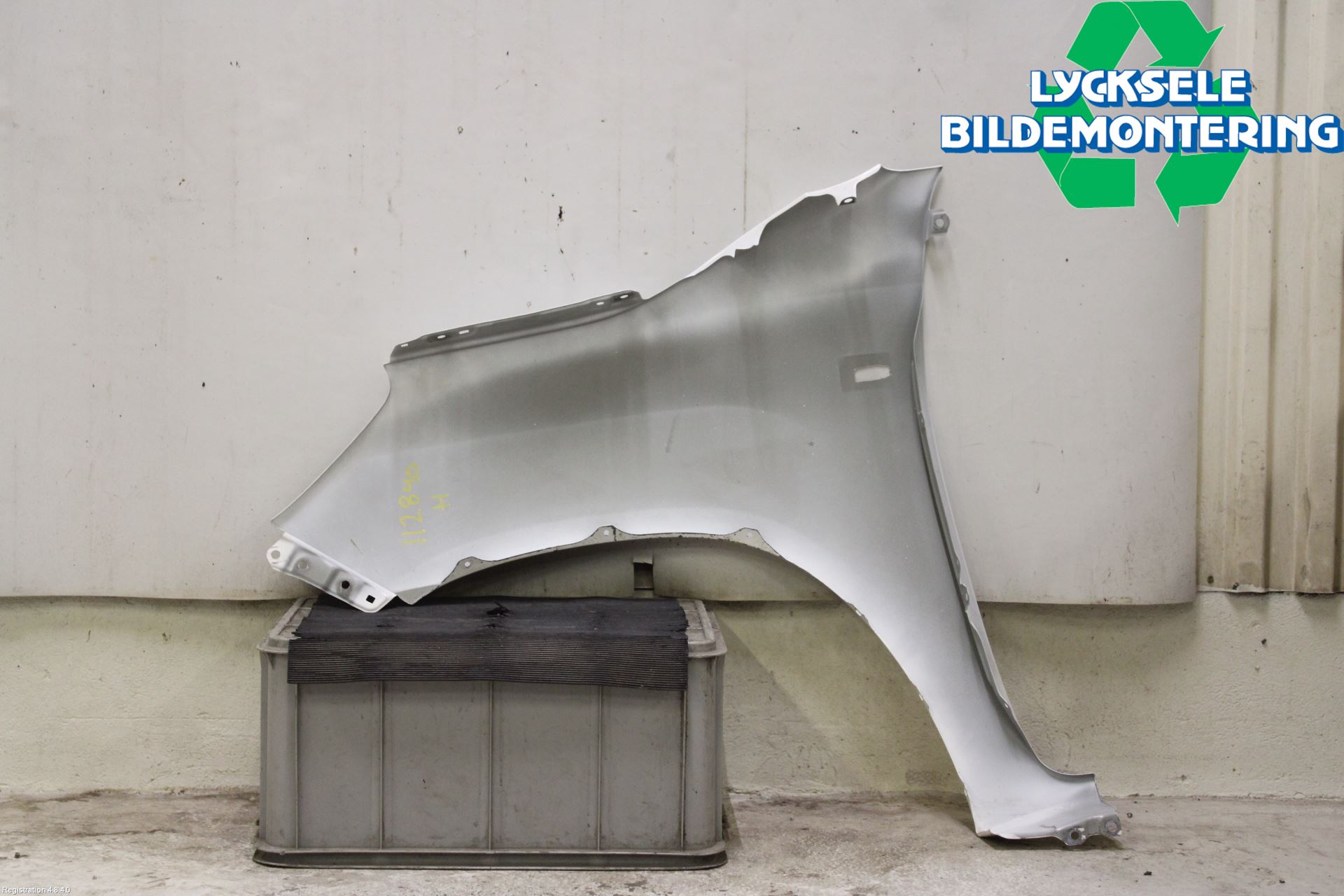 Toyota HILUX 16- Skärm Fram Höger