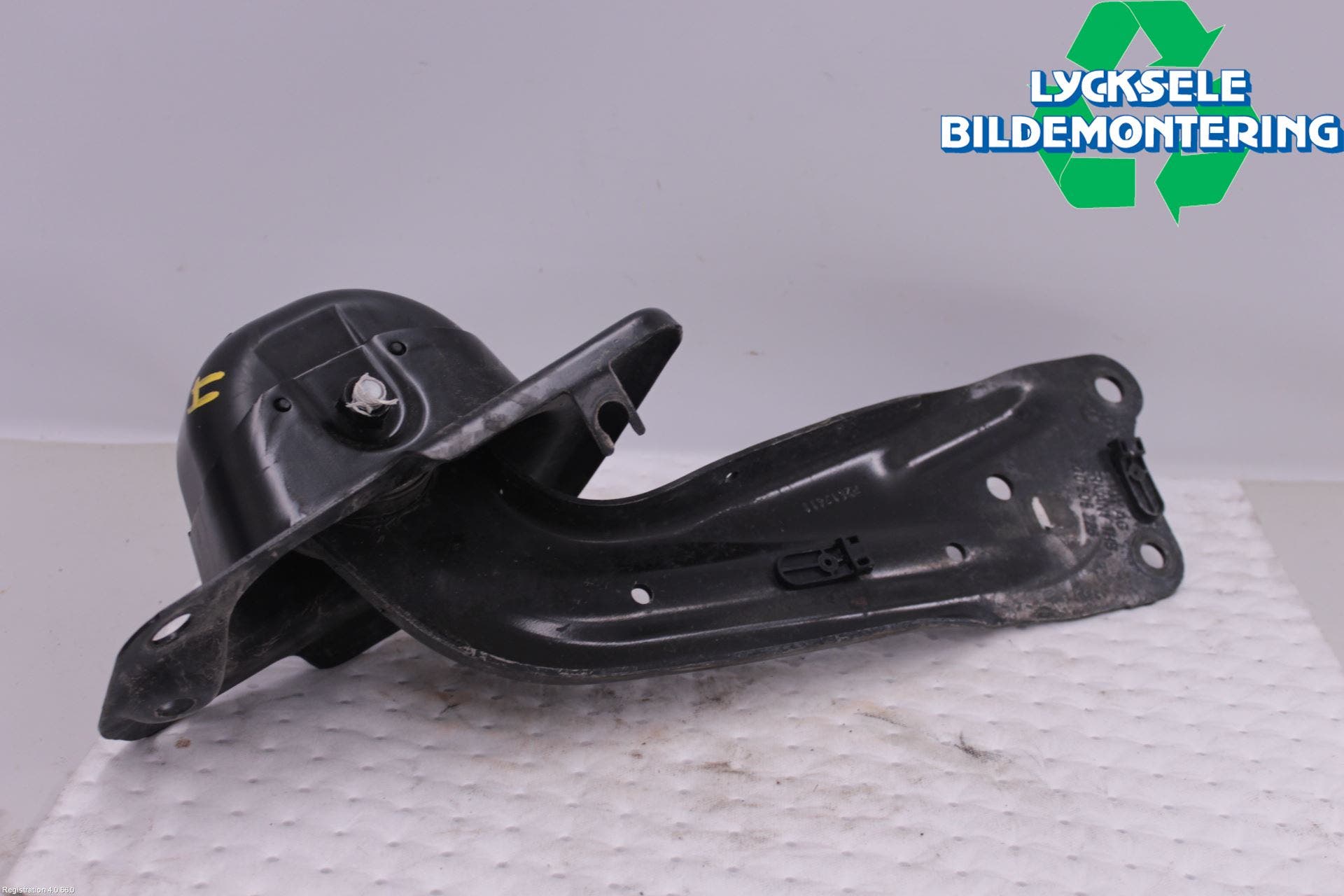 Skoda SUPERB 16-24 Bärarm Bak Höger