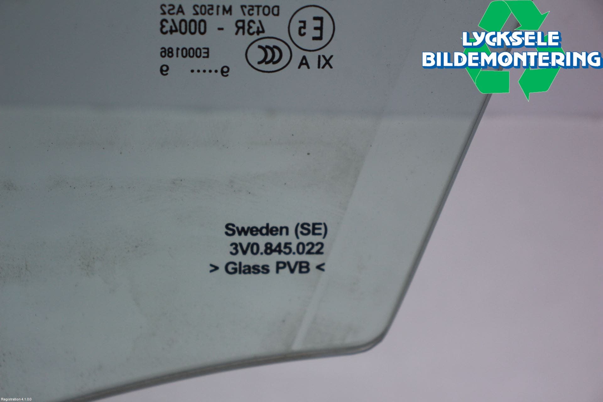 Skoda SUPERB 16-24 Dörruta Fram Höger