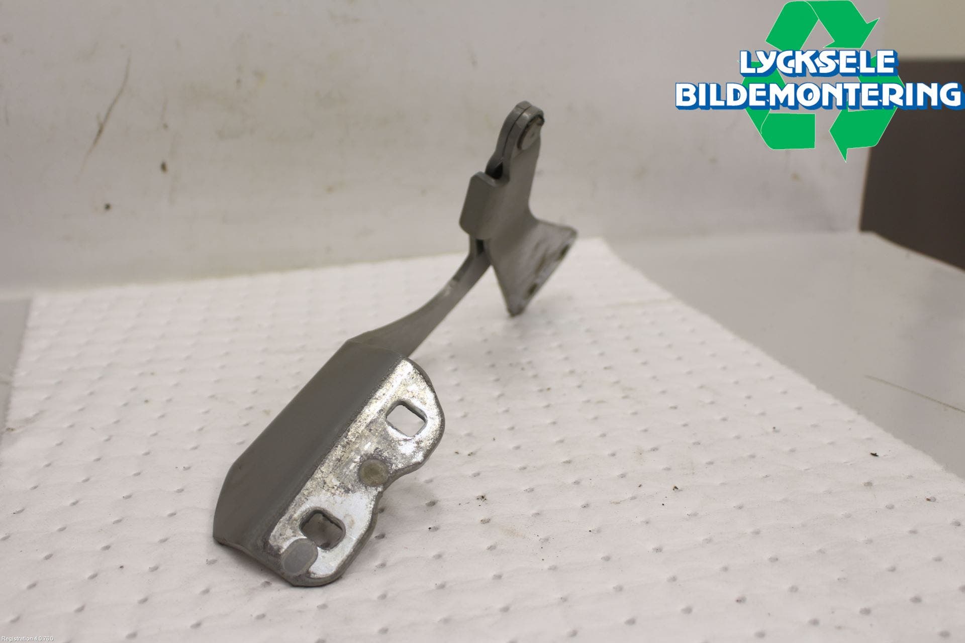 Ford KUGA 08-12 Huvgångjärn