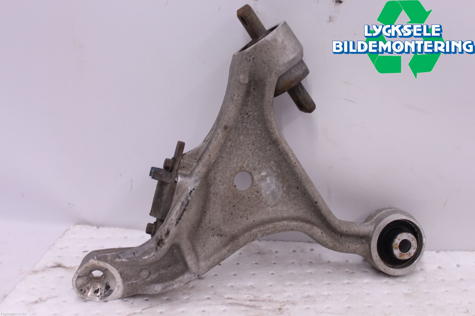 Volvo V70 05-08 Bärarm Fram Undre Vä