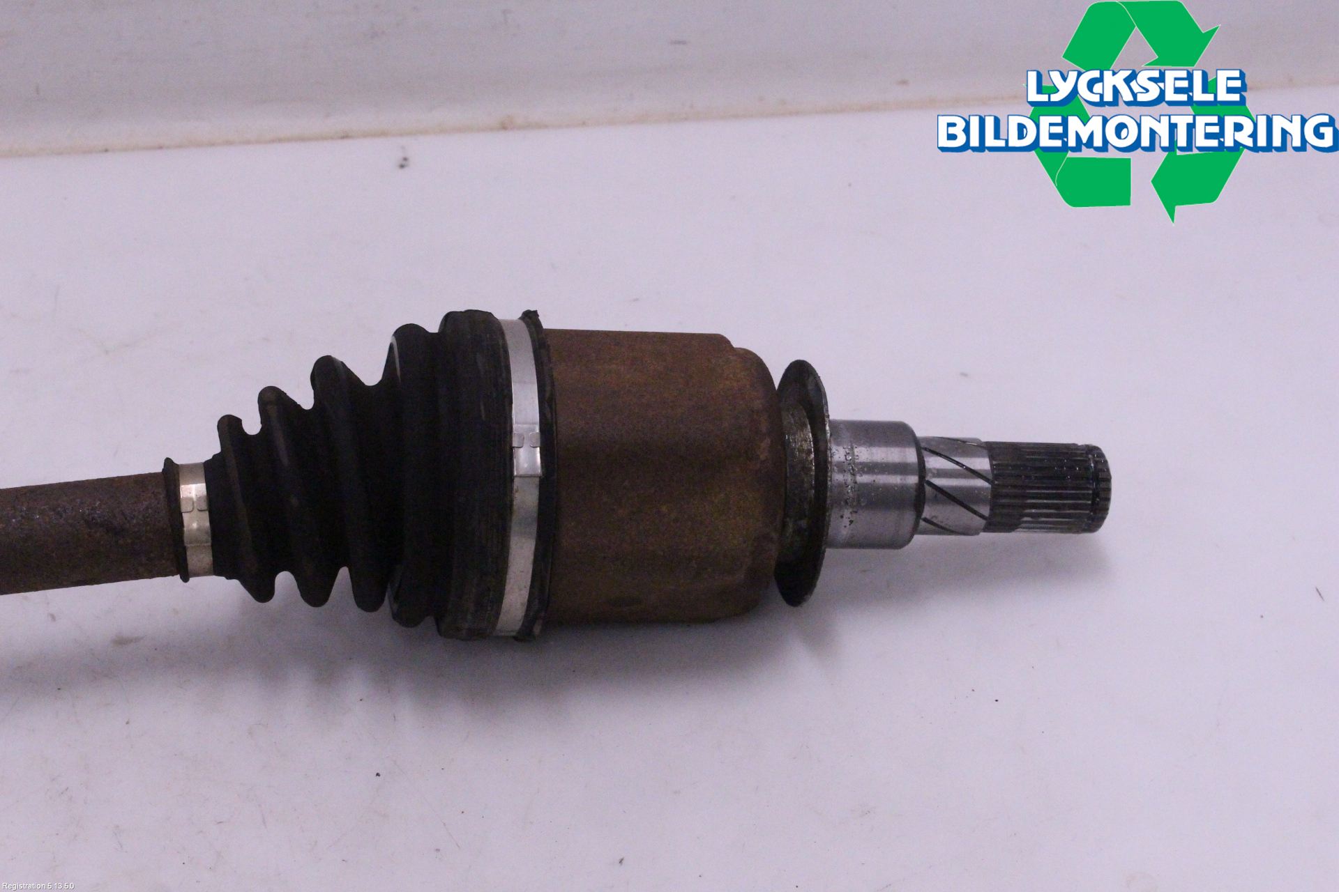 Nissan NAVARA 05-16 Drivaxel Fram Vänster
