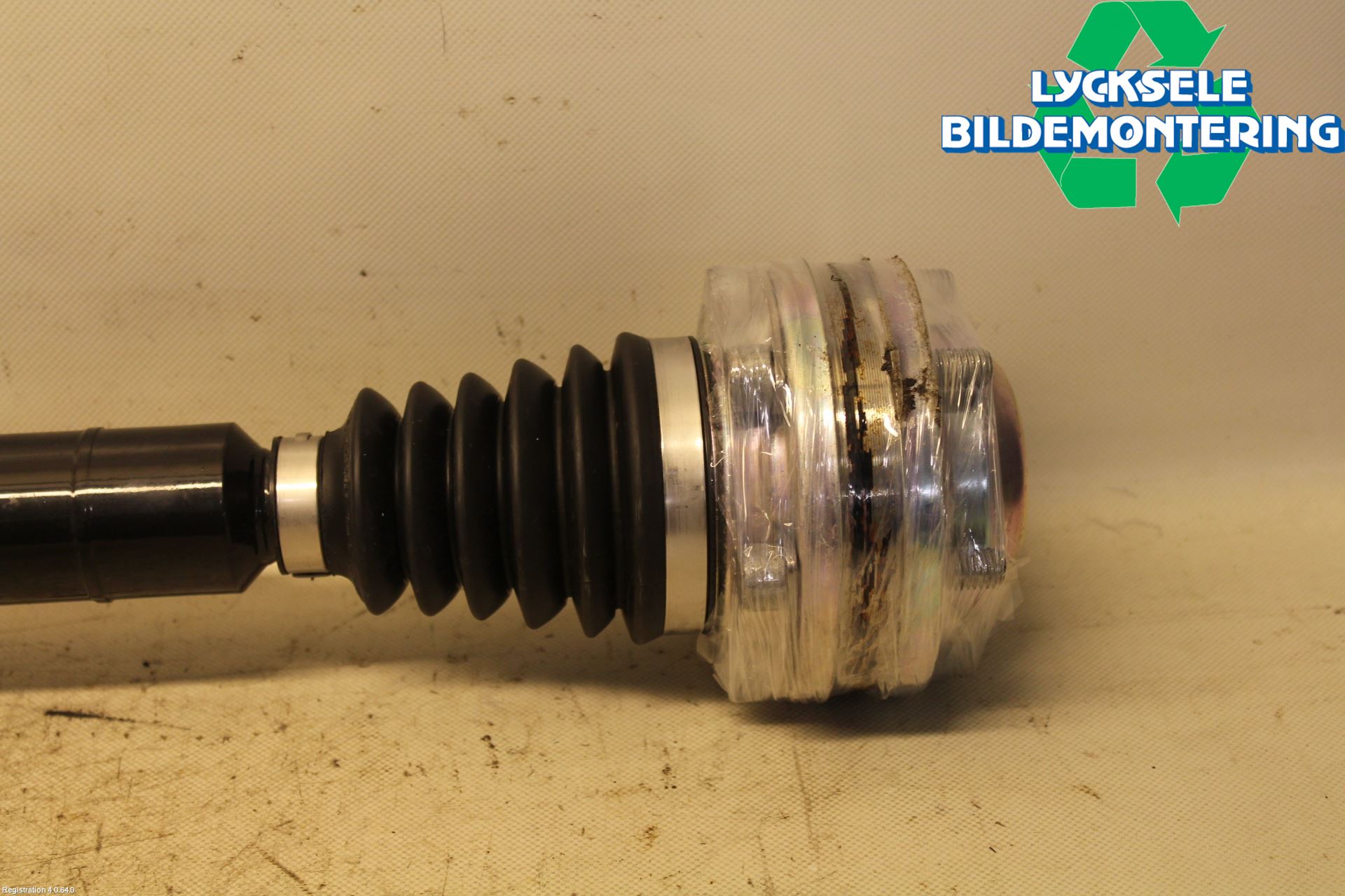 Volkswagen VW TIGUAN 16-24 Drivaxel Fram Höger
