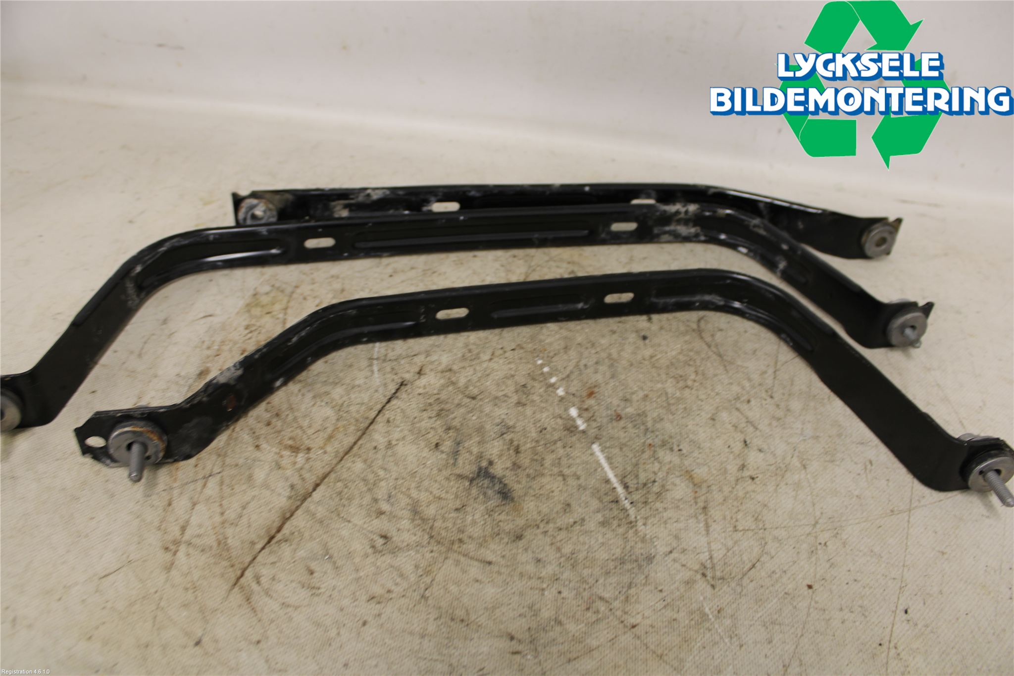 Audi A6 F2/C8 19- Bränsletanksband