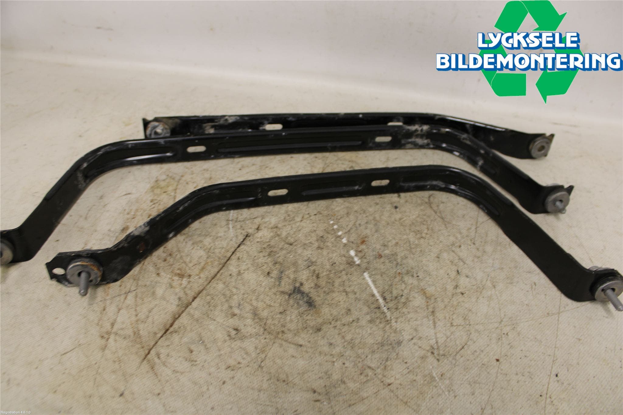 Audi A6 F2/C8 19- Bränsletanksband