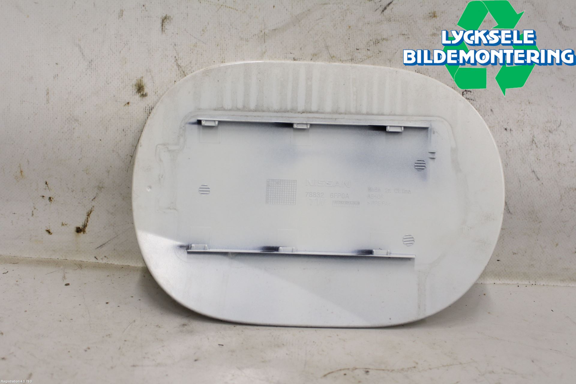 Nissan X-TRAIL 14-21 Tanklucka