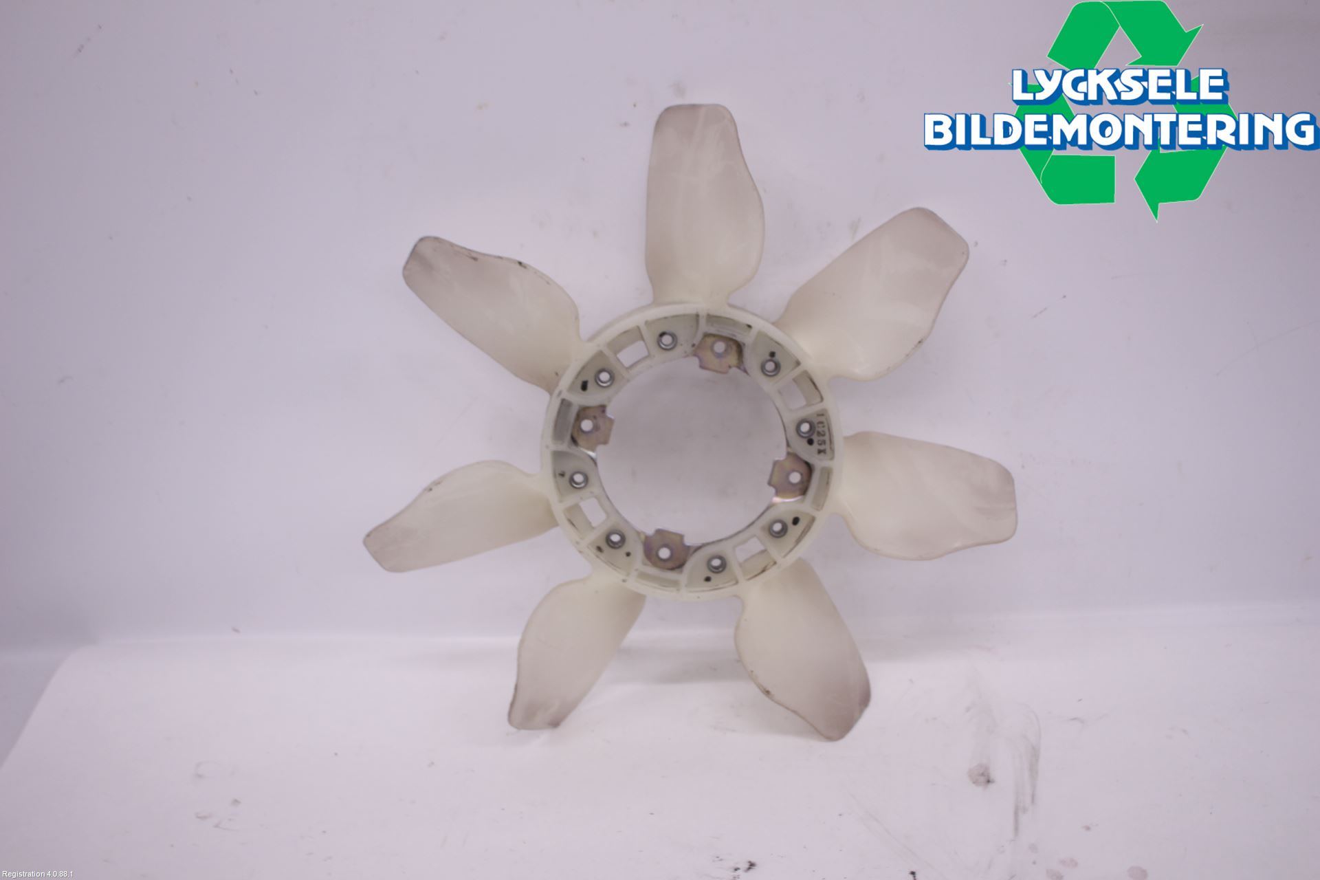 Toyota HILUX 16- Kylfläkt-Vinge