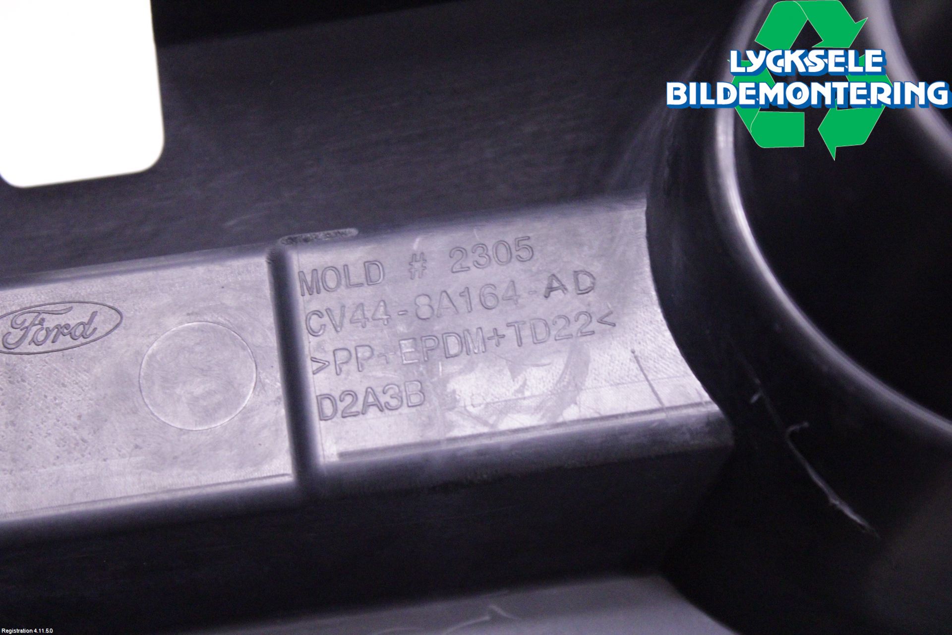 Ford KUGA 13-16 Grilldel Mitt