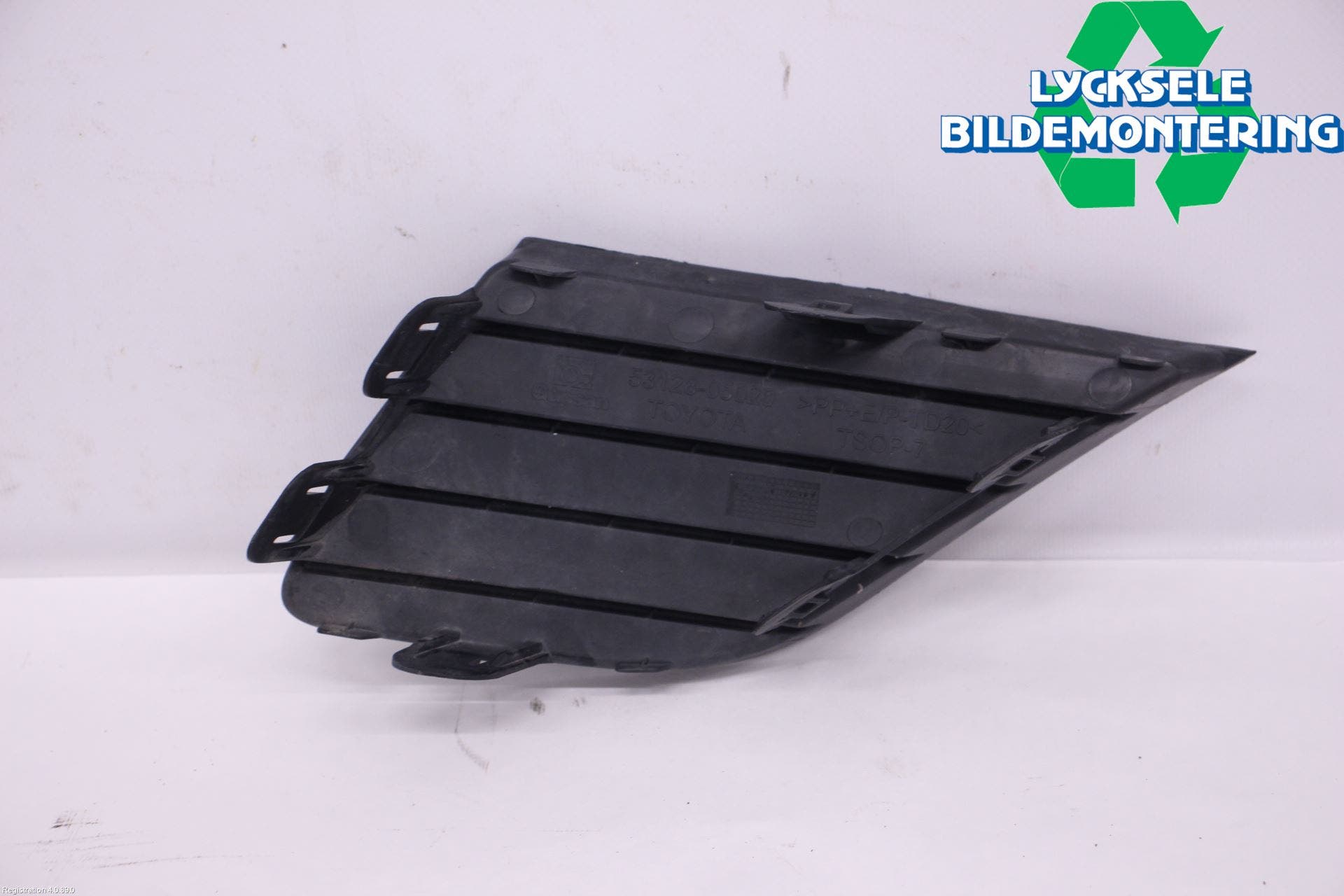 Toyota AVENSIS 16-18 Grilldel Vänster