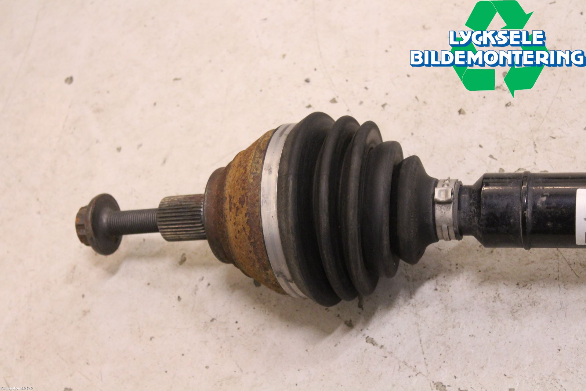 Volkswagen VW CADDY 16-20 Drivaxel Fram Höger