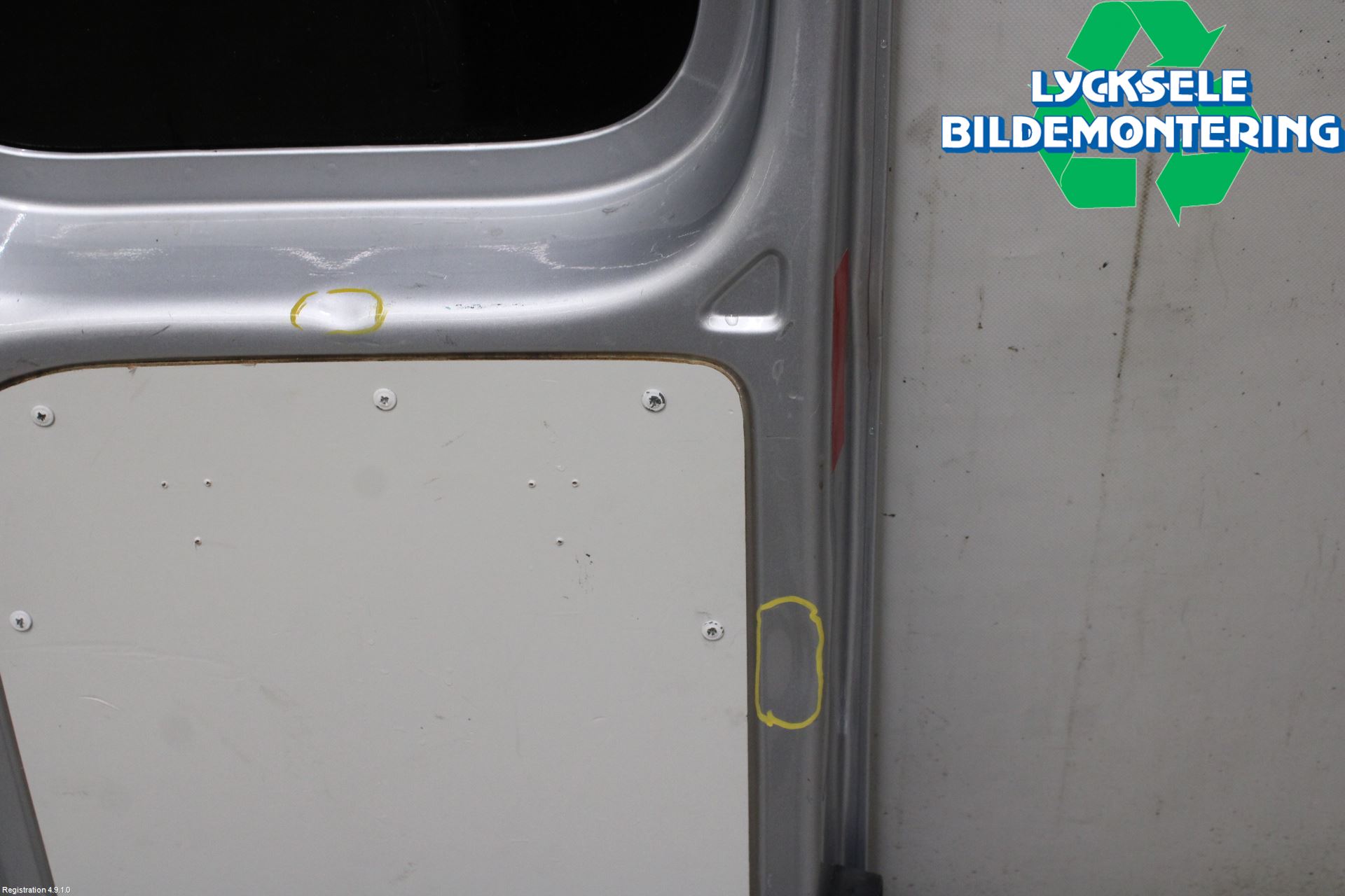 Volkswagen VW CADDY      04-10 Dörr Bak Van-Skåp Höger