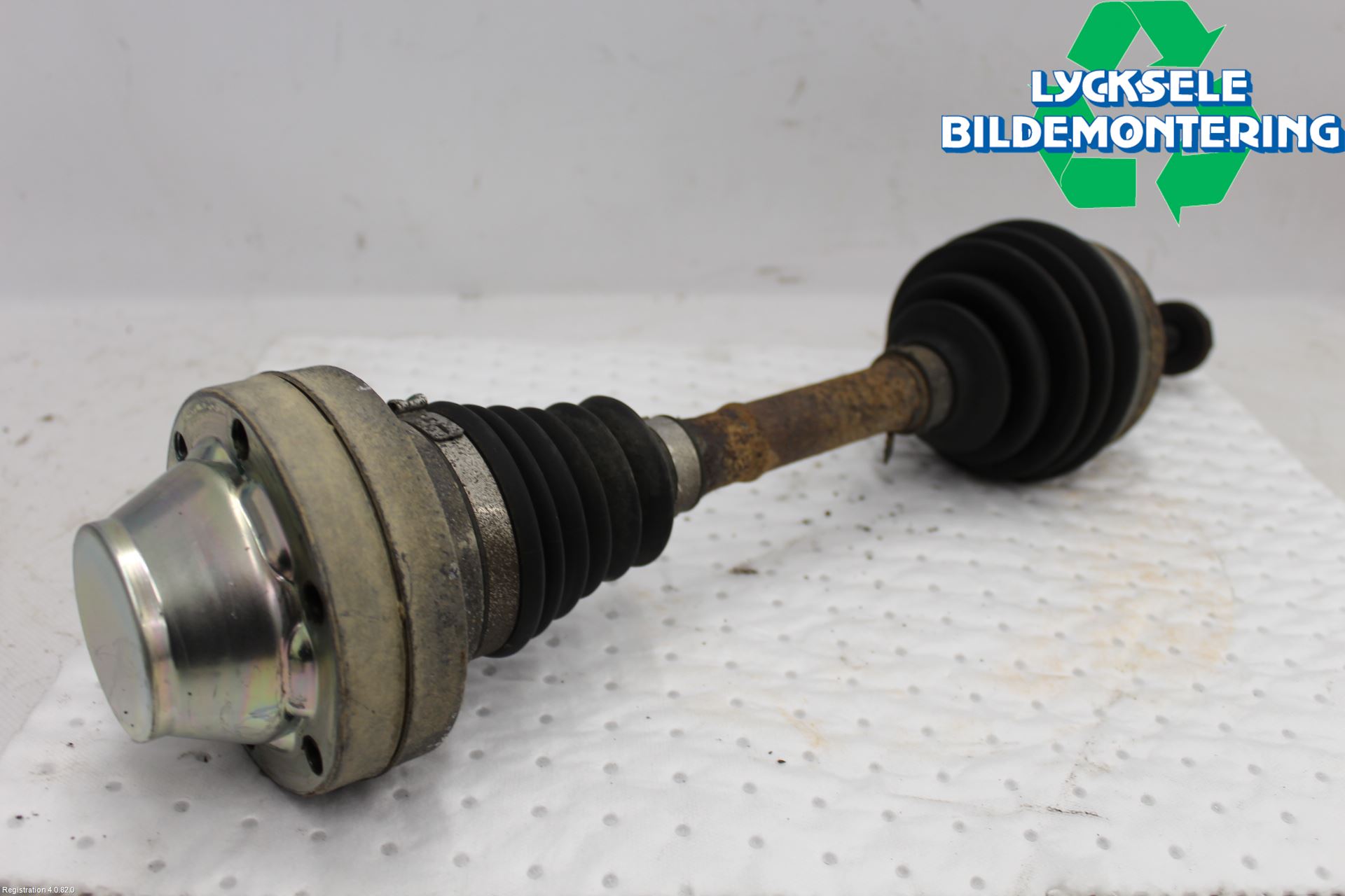 Volkswagen VW AMAROK 2H 10-22 Drivaxel Fram Vänster
