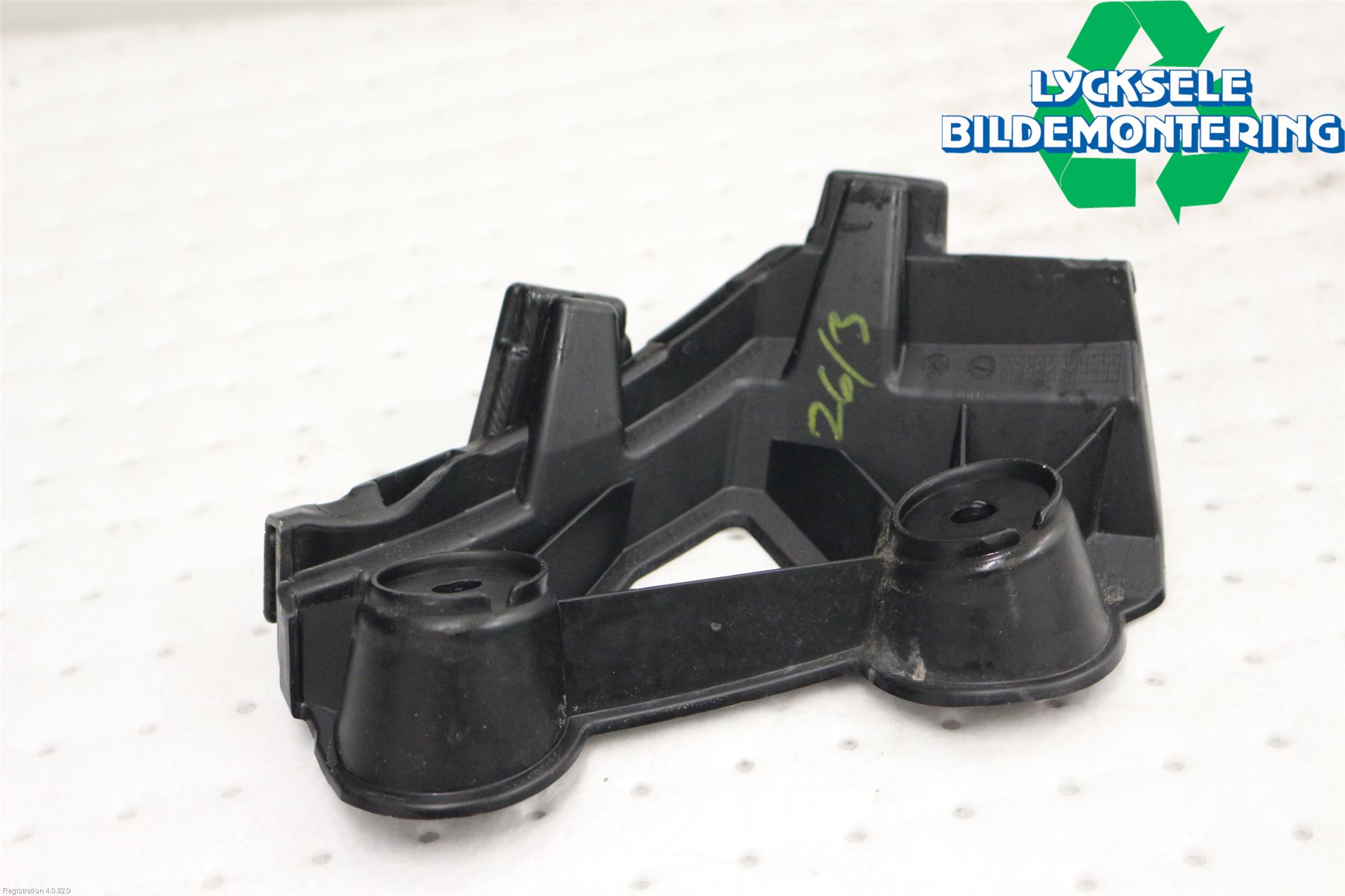 Skoda KAMIQ 20- Stötfångarfäste Bak Vä