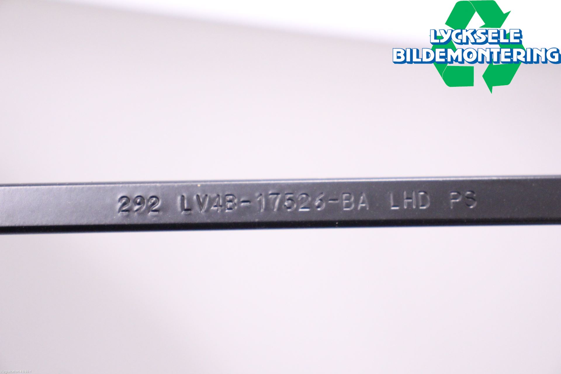 Ford KUGA/KUGA PHEZ/FHEV 20- Torkararm Armar Vindruta