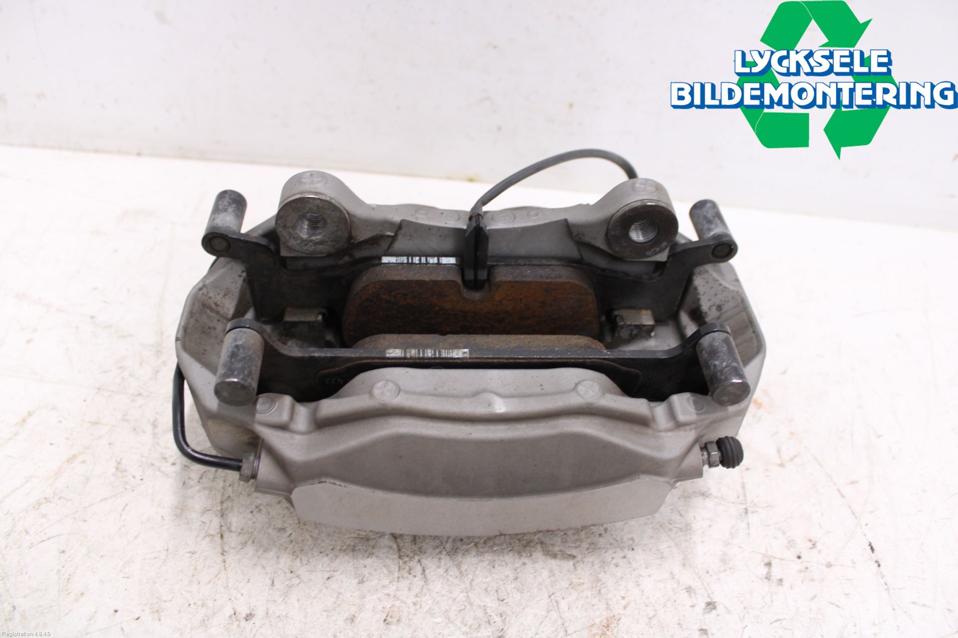 Audi A4/S4 B9 20- Bromsok Fram Vänster