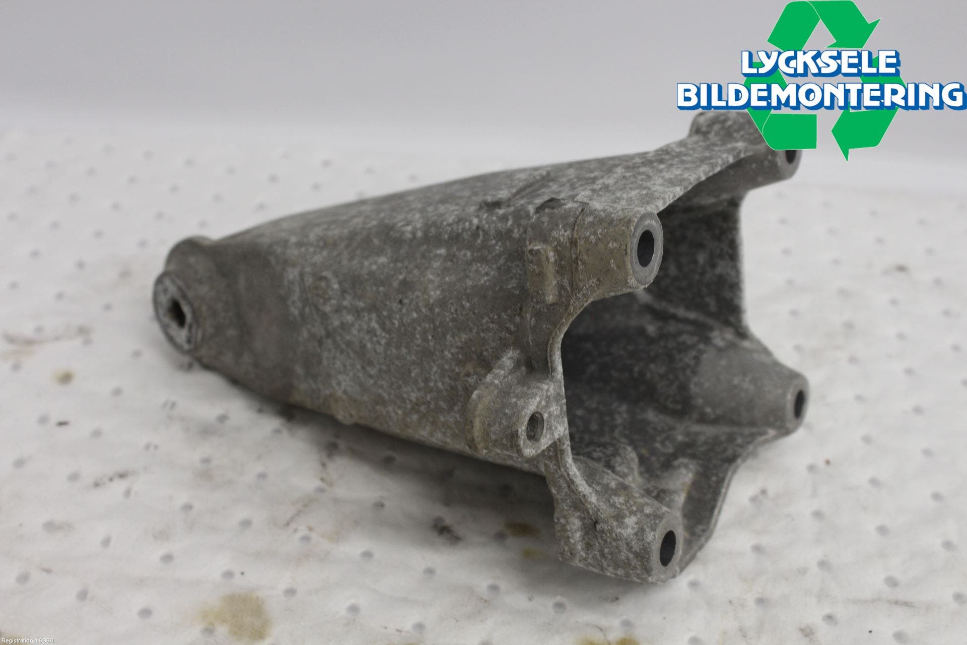 Mercedes-Benz MB C-KLASS (W205) 14-21 Motorfäste