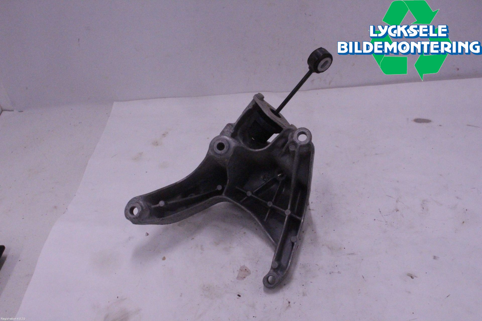 Audi A6 F2/C8 19- Motorfäste