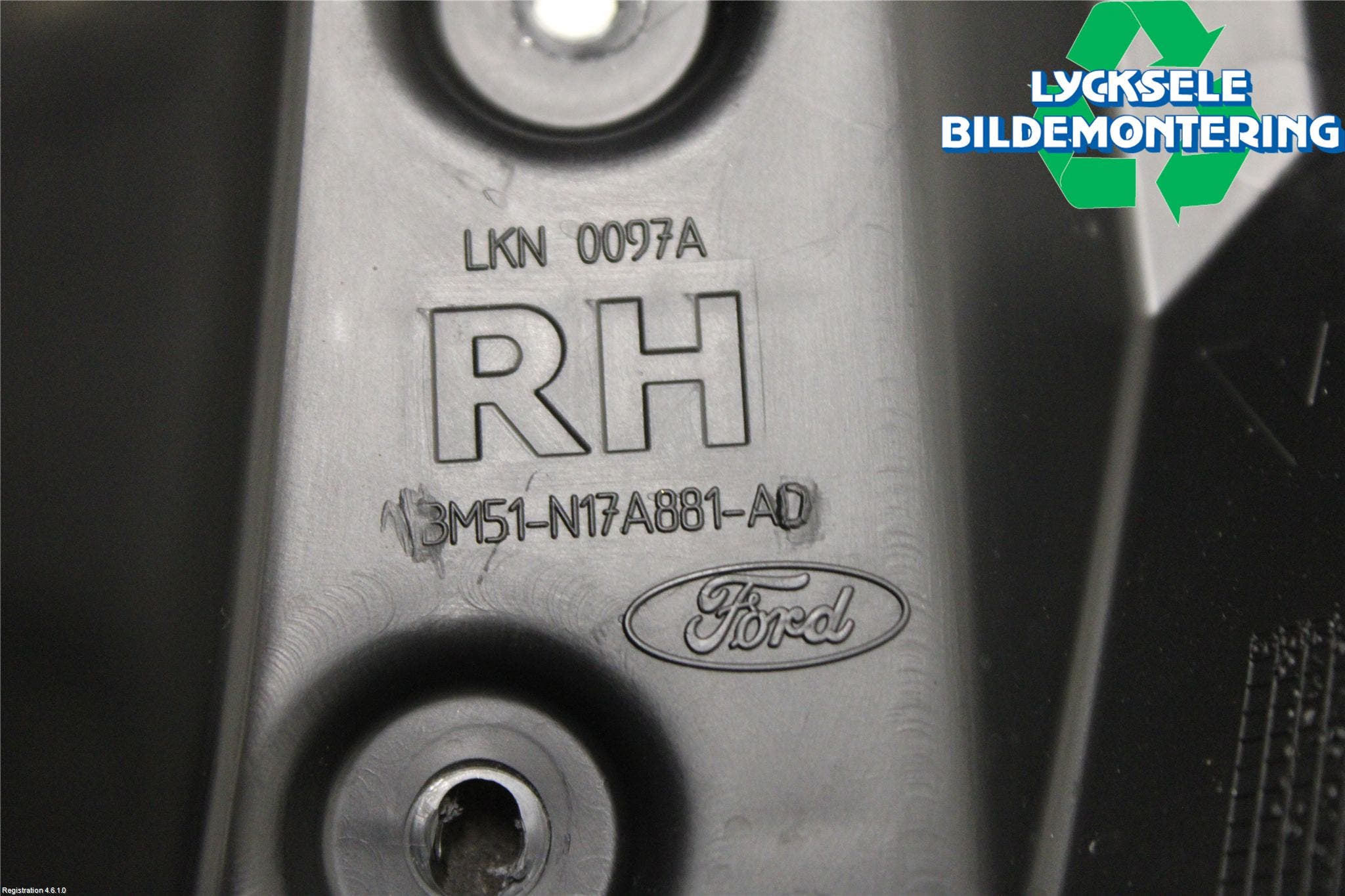 Ford FOCUS 15-18 Stötfångarfäste Bak Hö