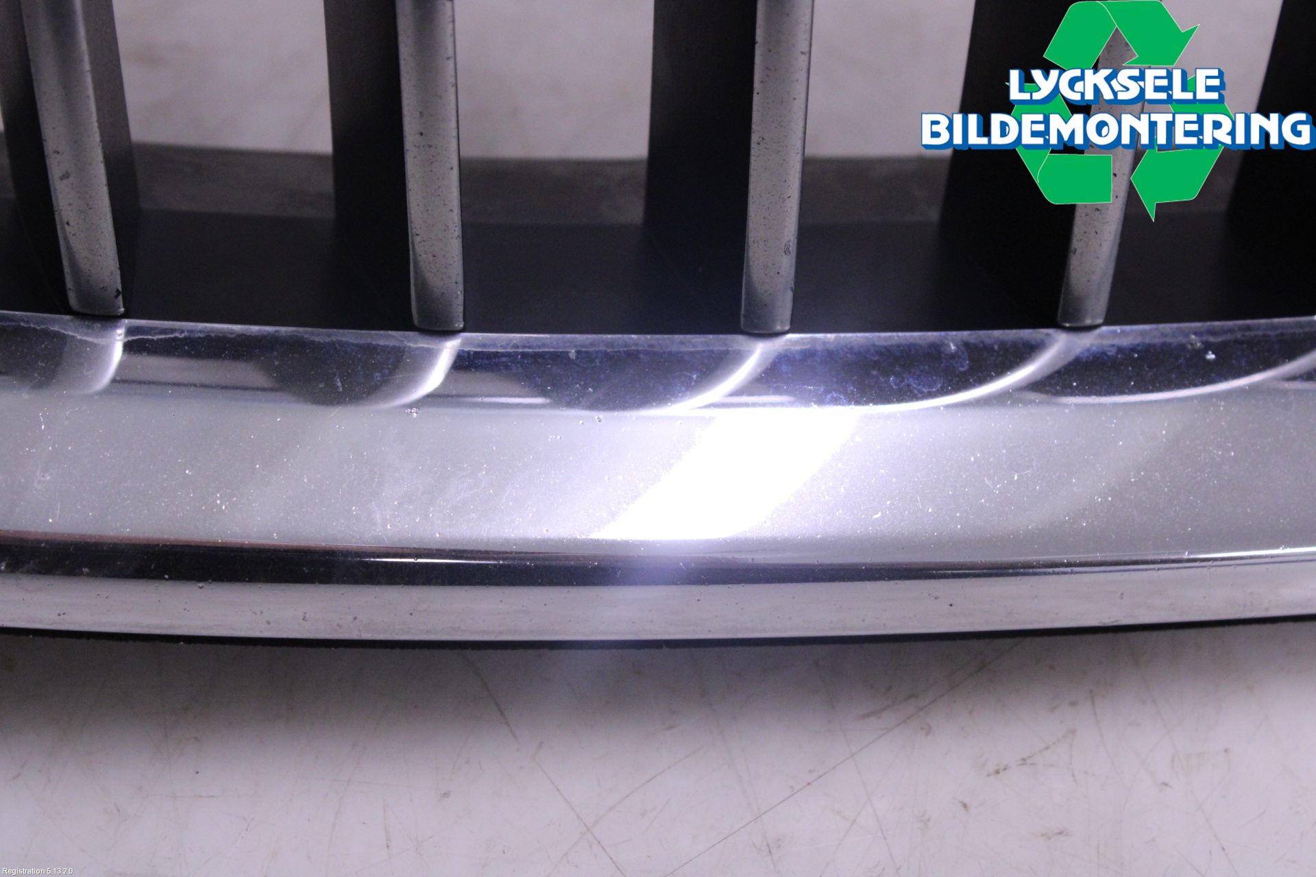 BMW 5 F10/F11/F18 09-17 Grilldel Höger