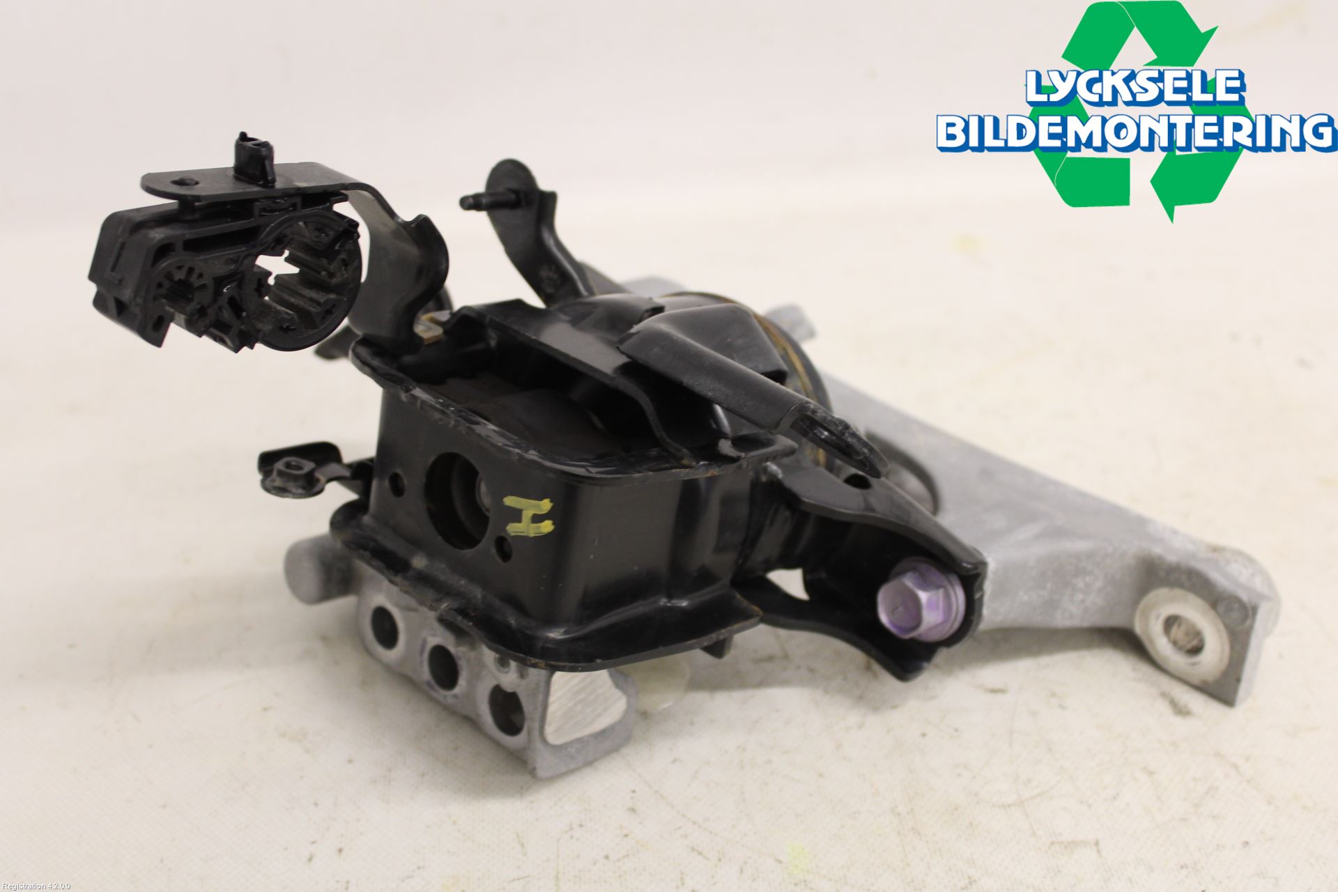 Toyota RAV4 19- Motorfäste