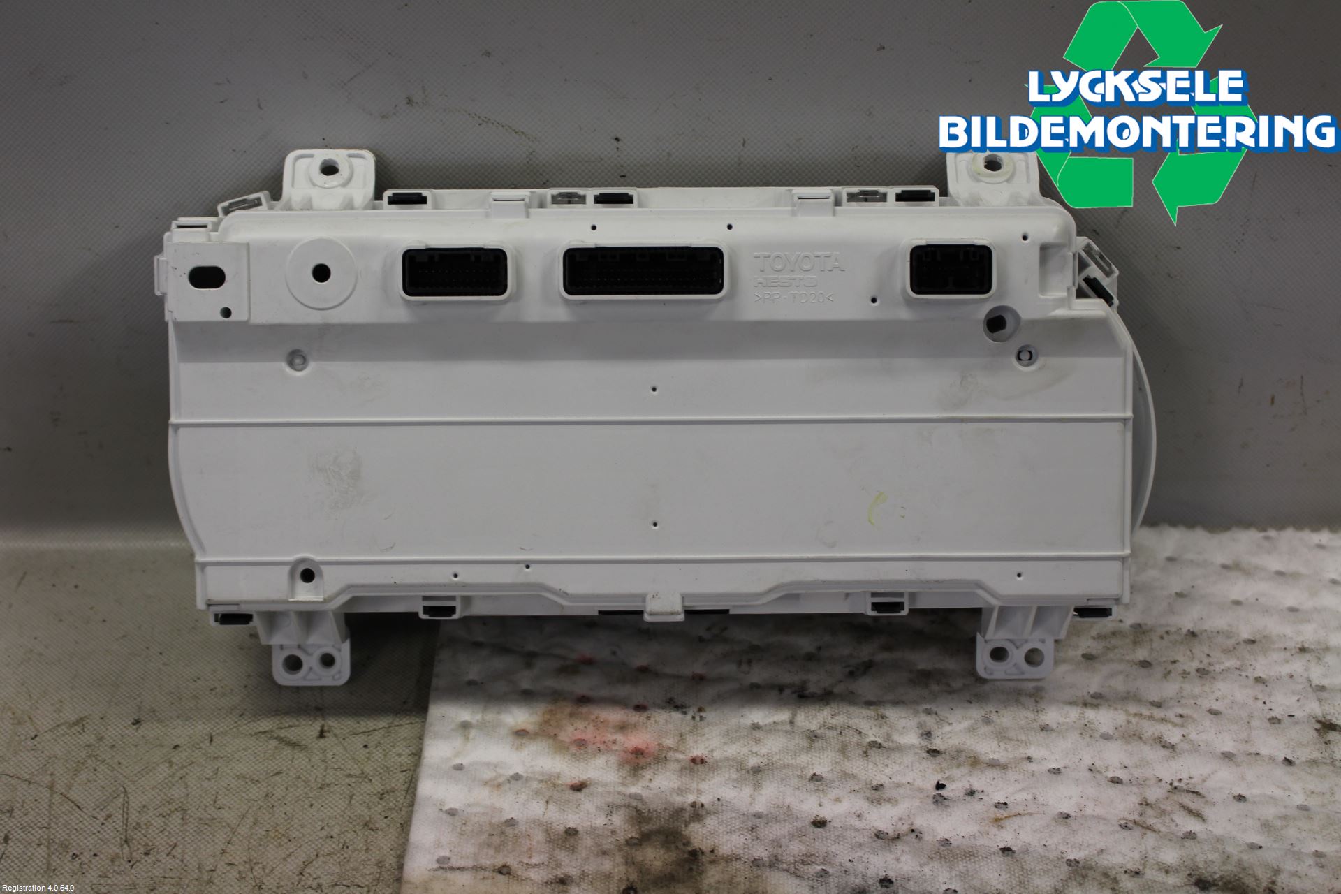 Toyota HILUX 16- Instrument Komb