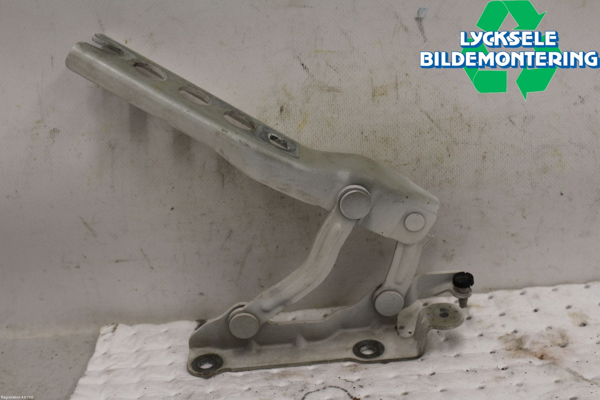 Skoda OCTAVIA (1Z) 05-13 Huvgångjärn