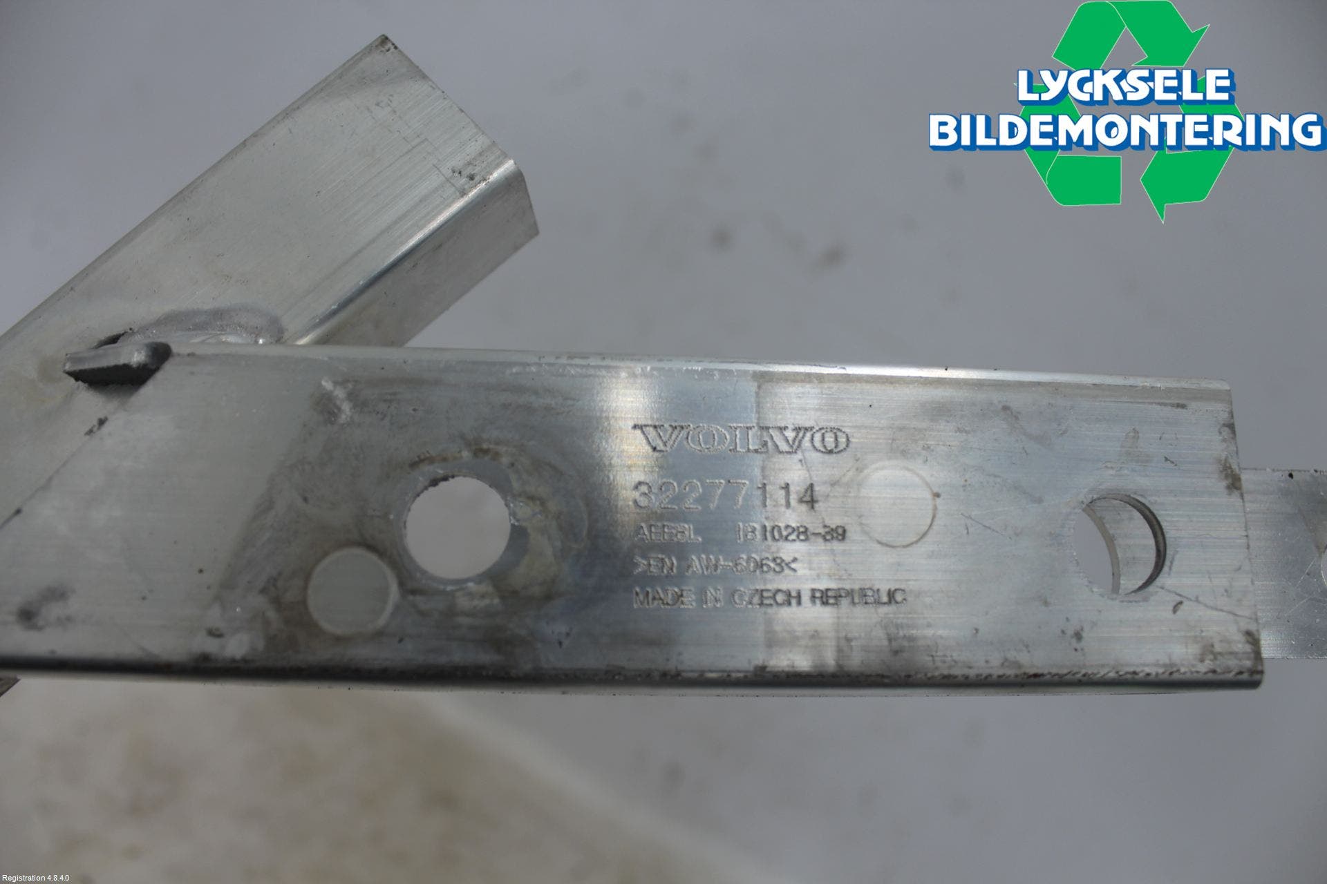 Volvo V60 19- Kylarfäste-Ram-Balk