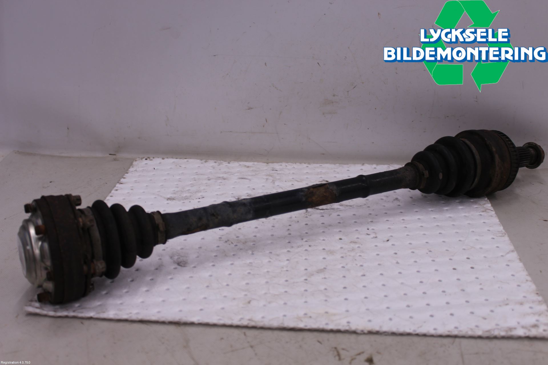 BMW 3 E90/91 SED/TOU 05-12 Drivaxel Bak Höger