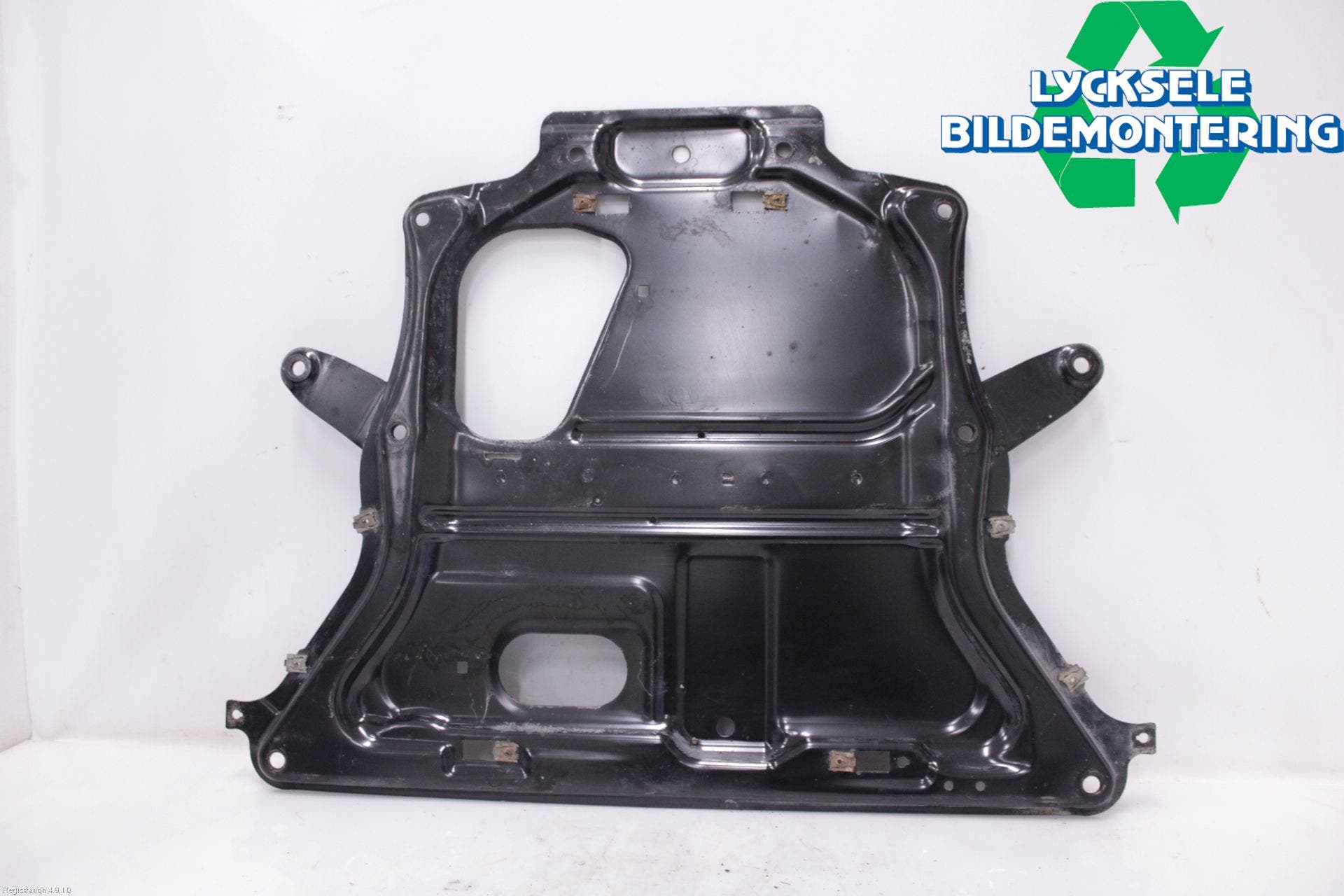 BMW 3 F30/F31/F80 12-19 Hasplåt Plåt-Plast