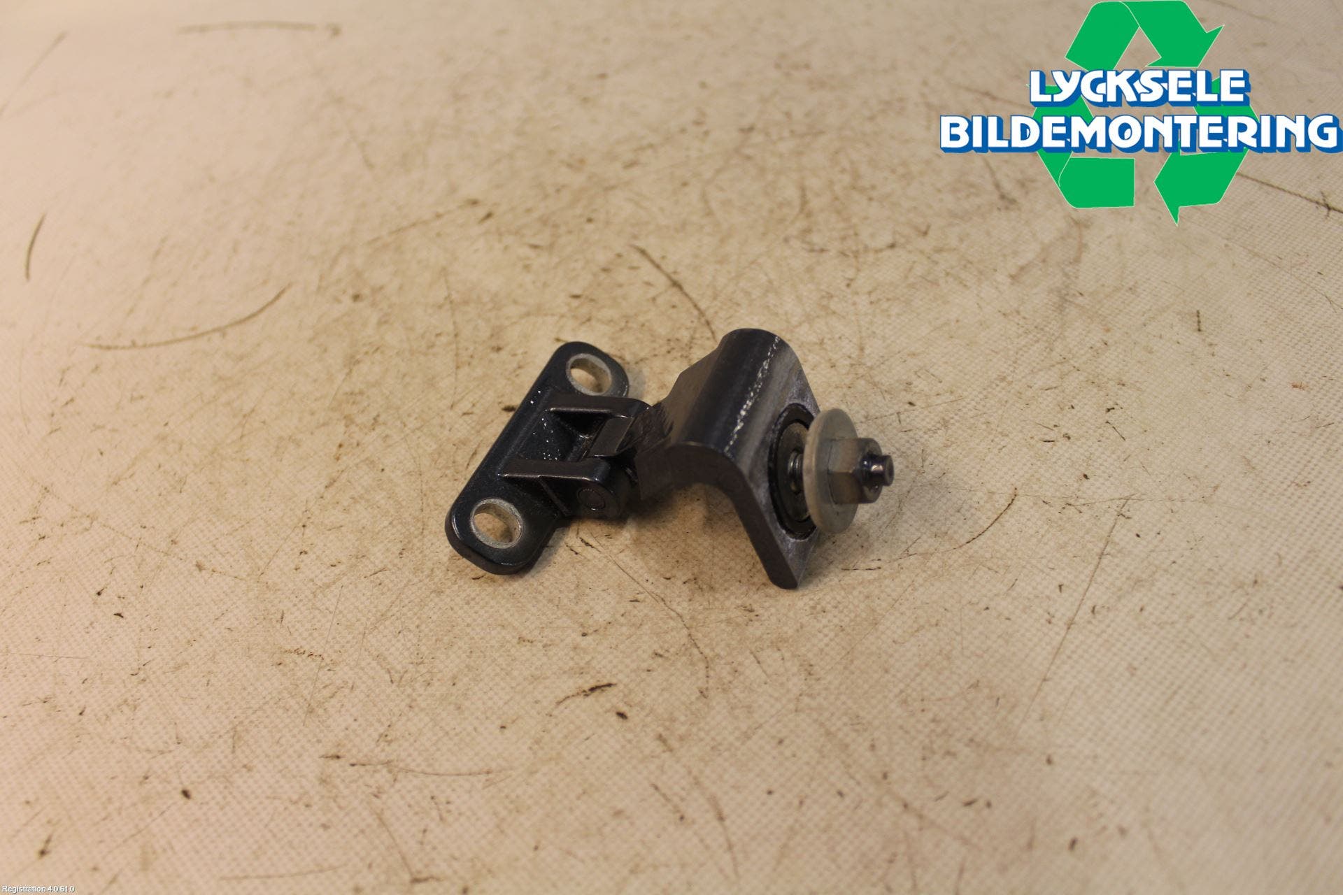 Skoda KODIAQ 17-24 Bakluckegångjärn Vä