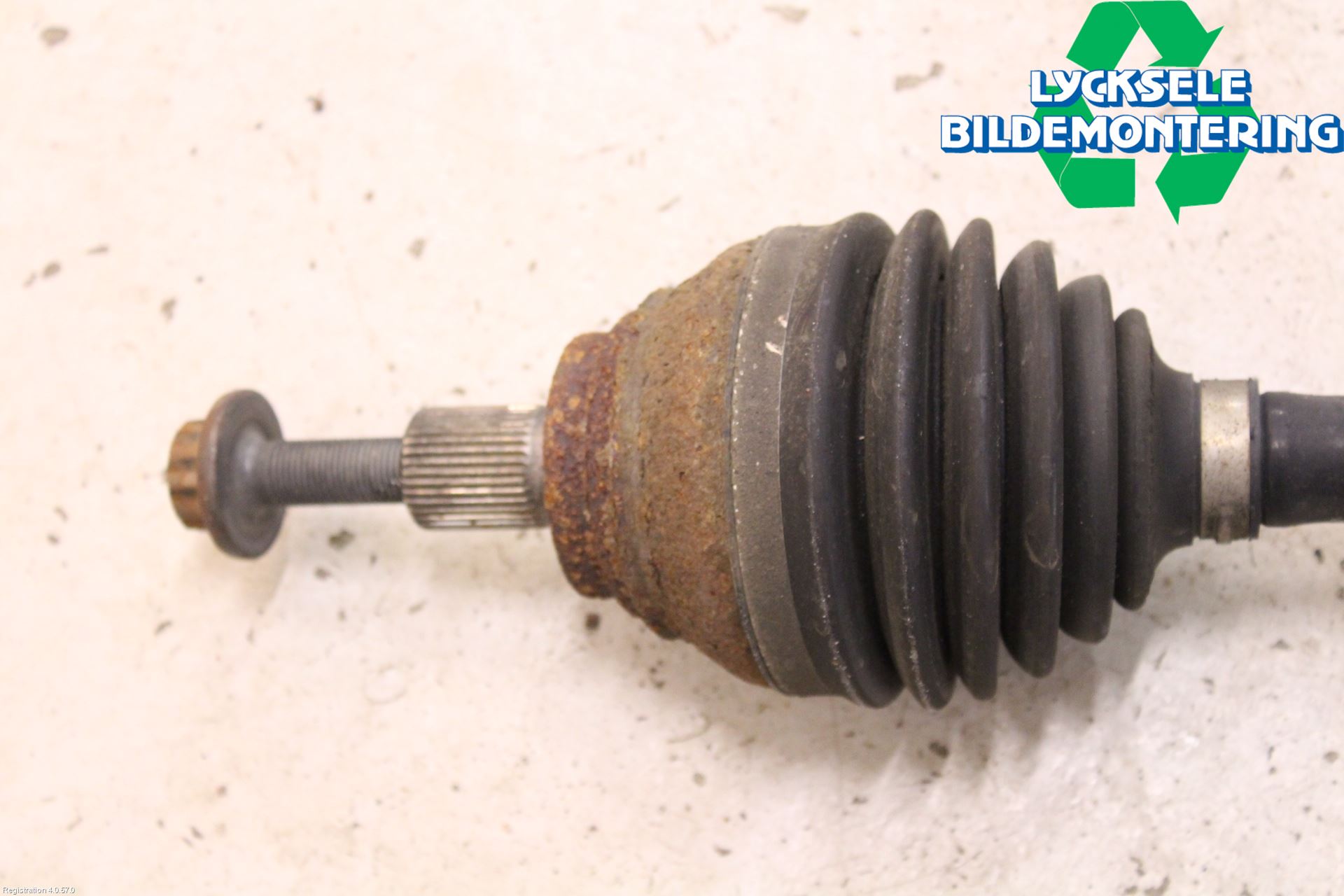 Volkswagen VW PASSAT 15-19 Drivaxel Fram Vänster